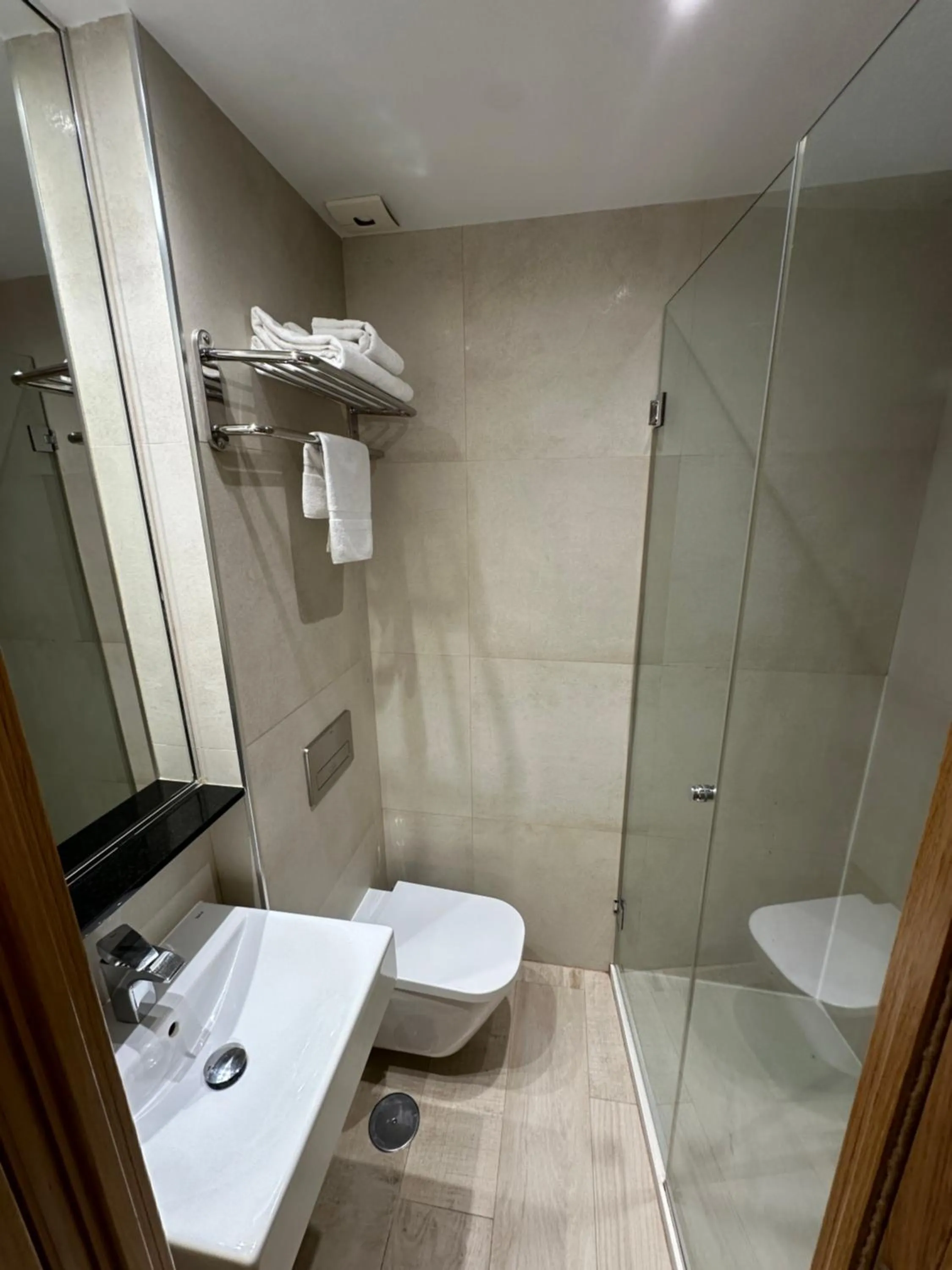 Bathroom in Hostal Castilla II Puerta del Sol