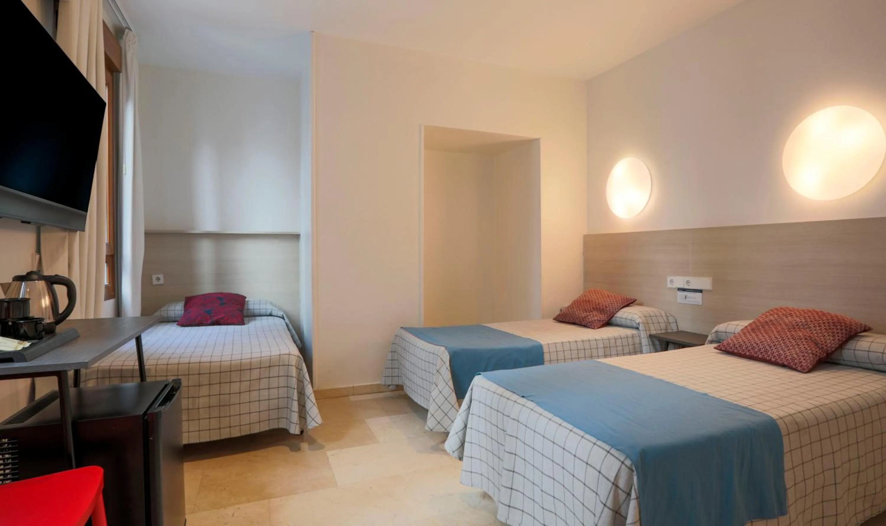 Photo of the whole room, Bed in Hostal Castilla II Puerta del Sol