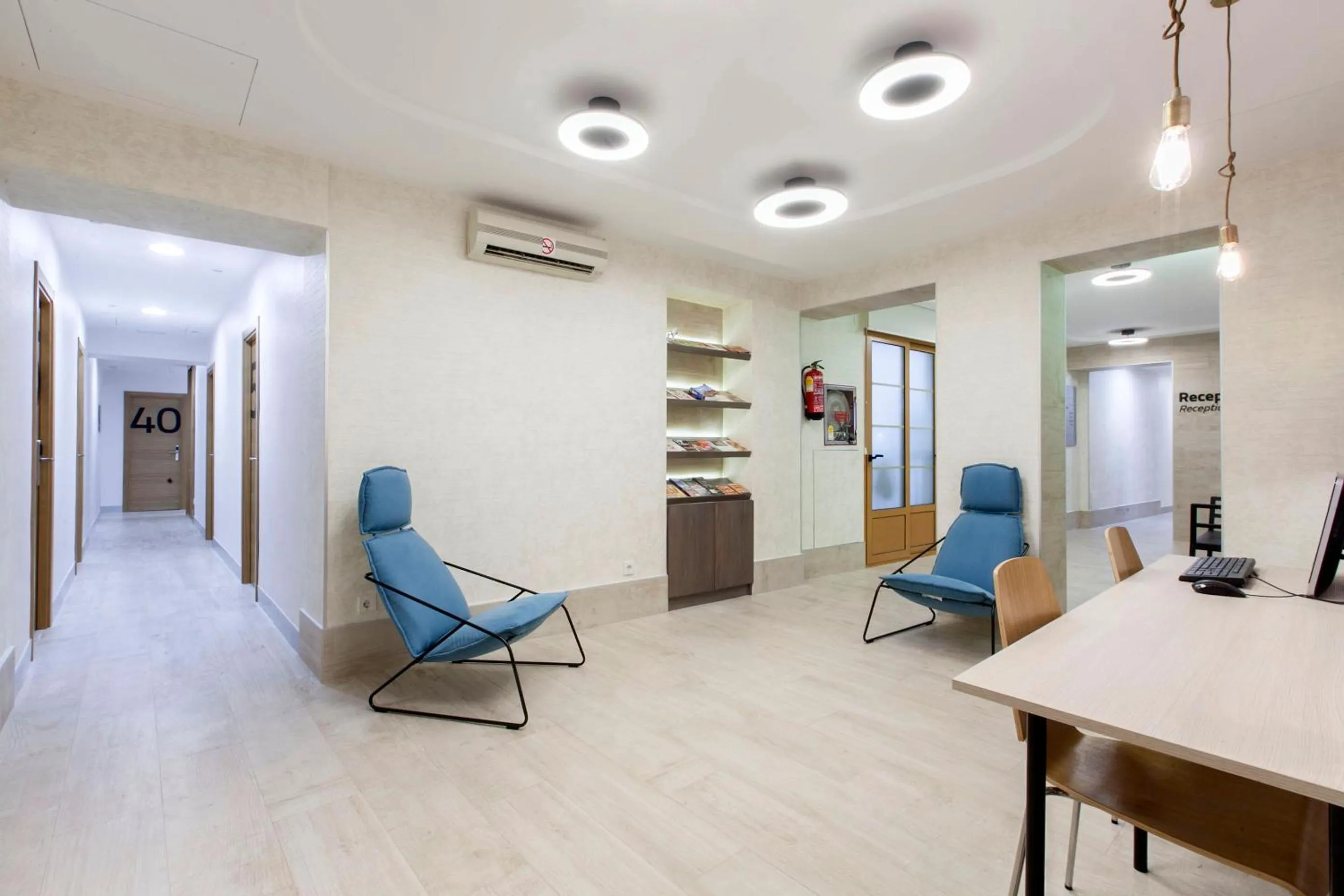 Business facilities in Hostal Castilla II Puerta del Sol