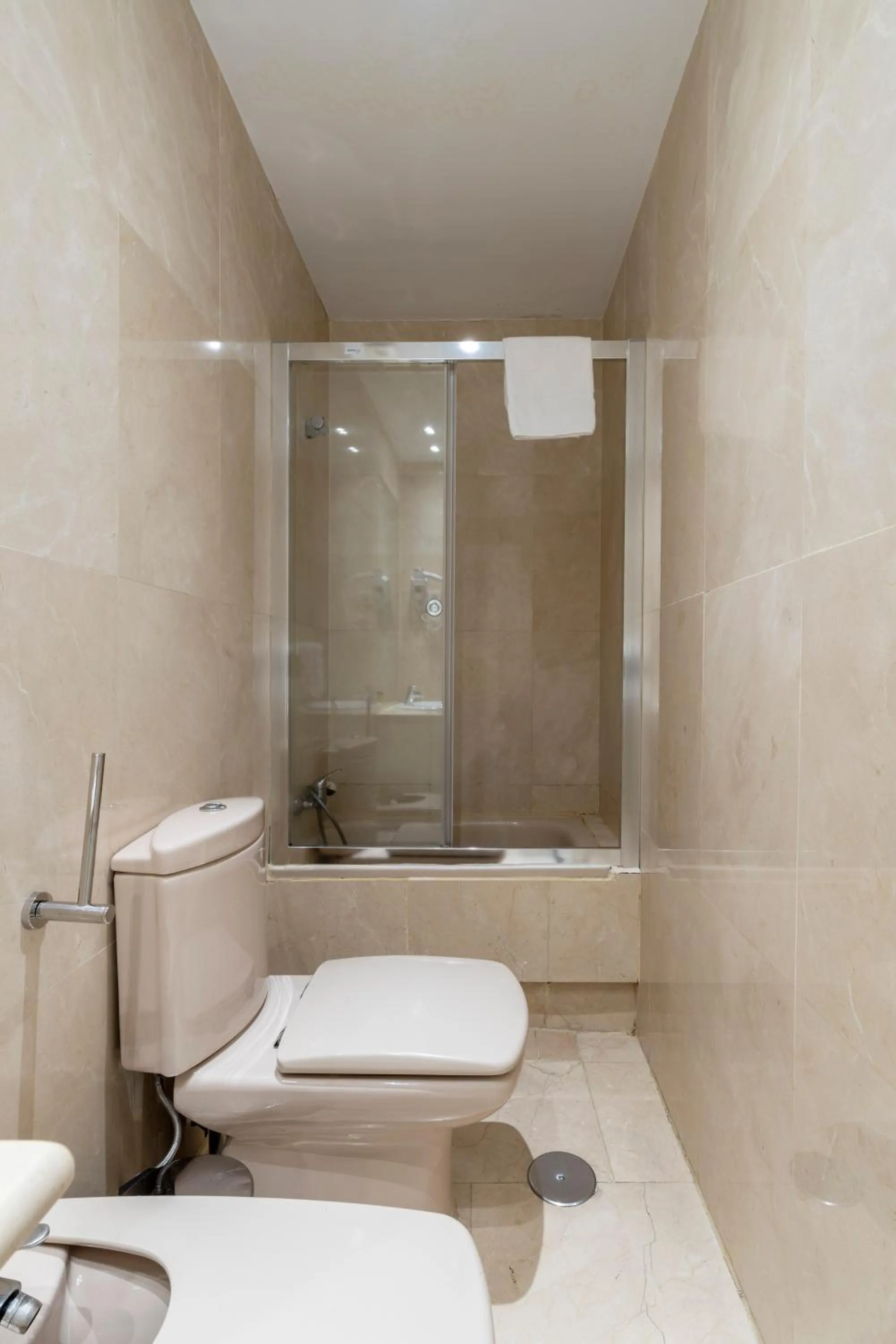 Bathroom in Hostal Castilla II Puerta del Sol