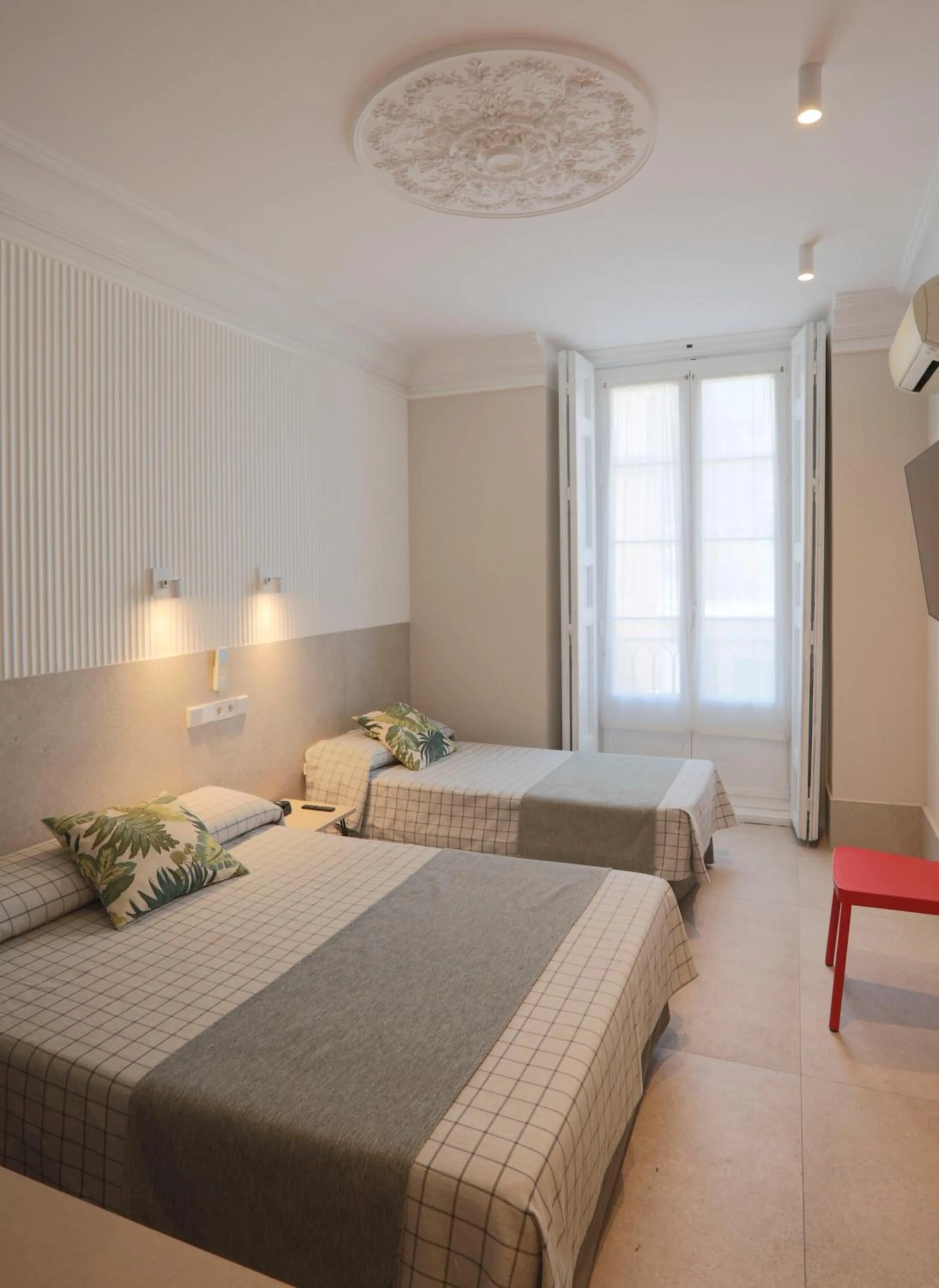 Bed in Hostal Castilla II Puerta del Sol