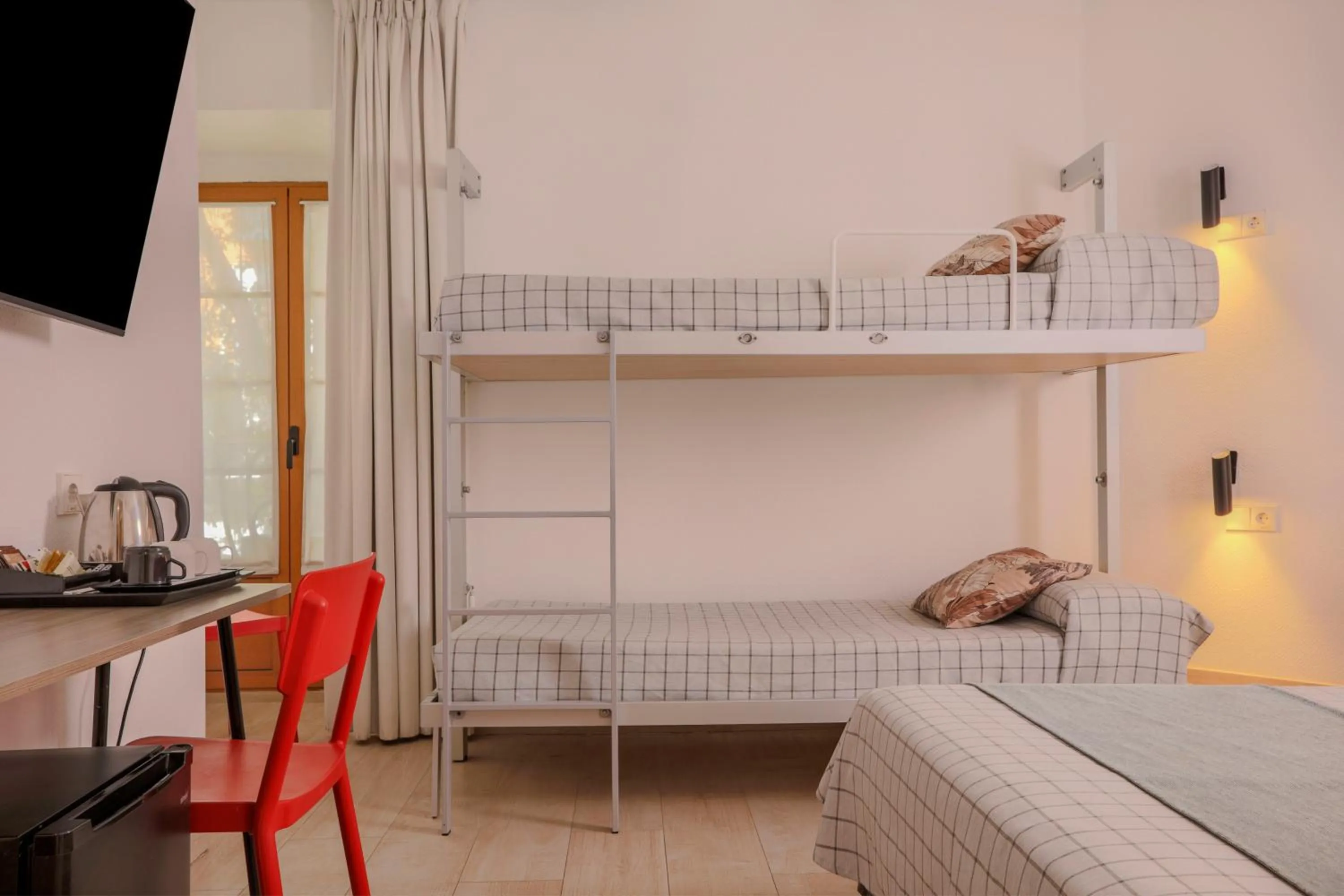 Coffee/tea facilities, Bed in Hostal Castilla II Puerta del Sol