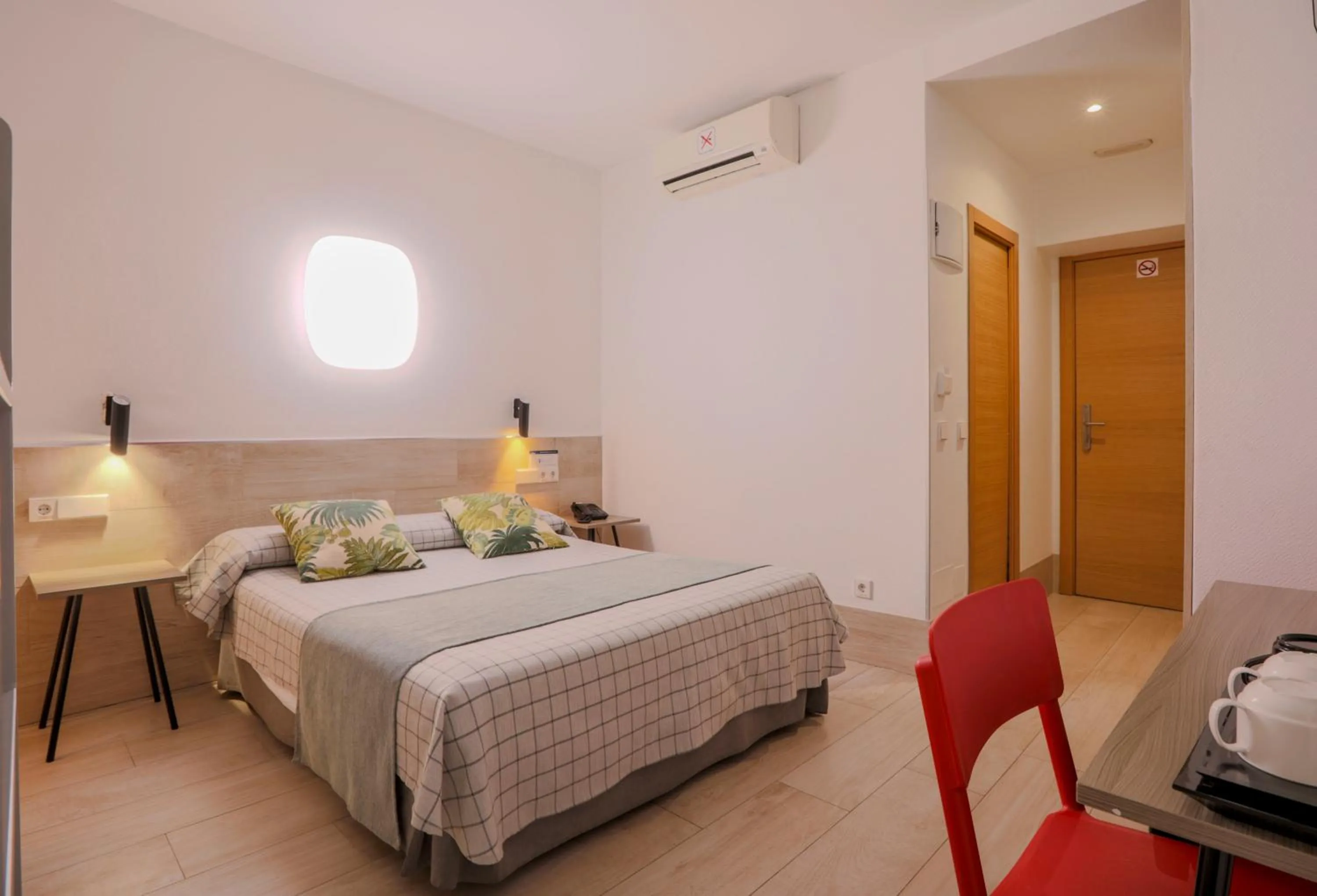 Bed in Hostal Castilla II Puerta del Sol