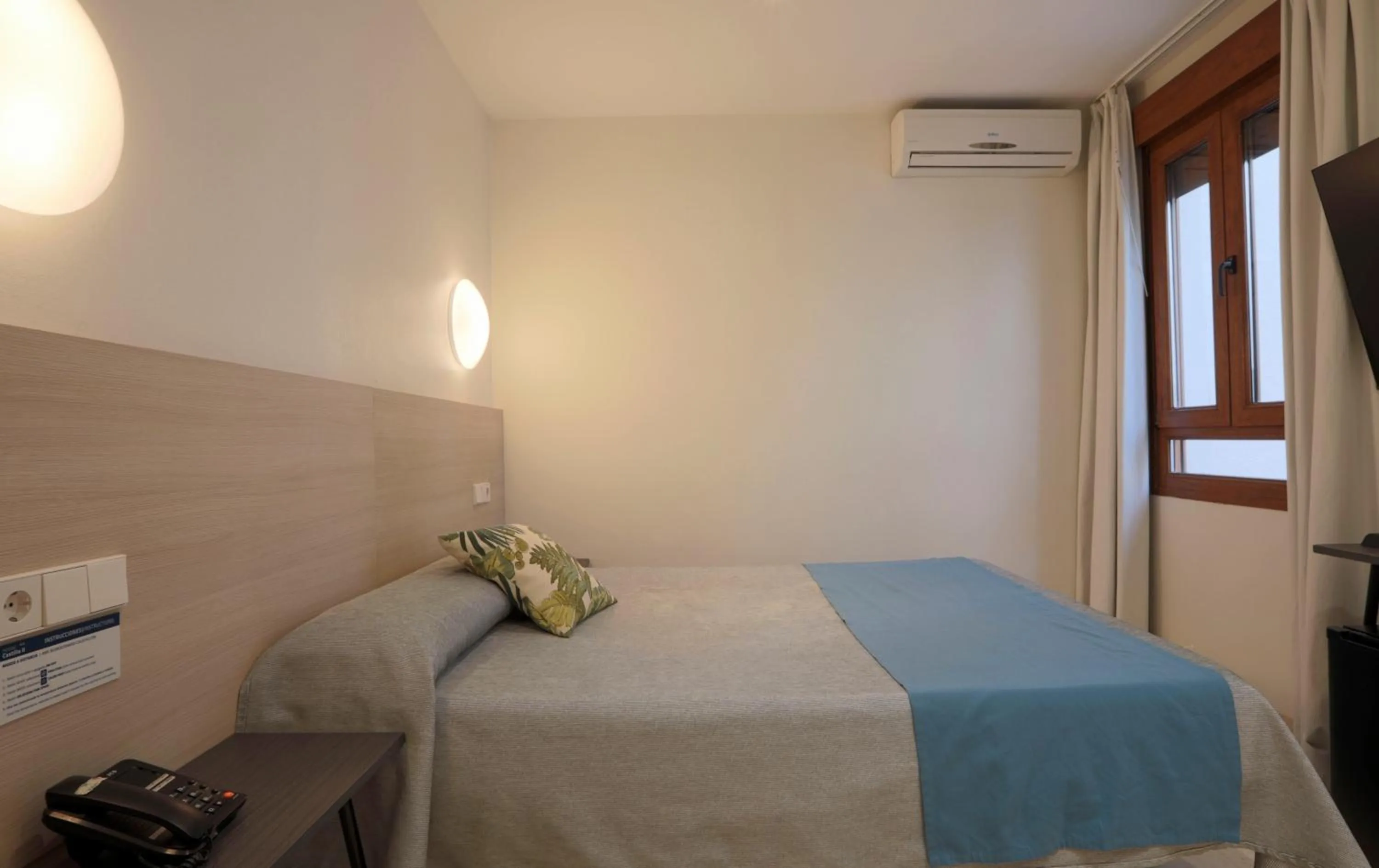 Photo of the whole room, Bed in Hostal Castilla II Puerta del Sol