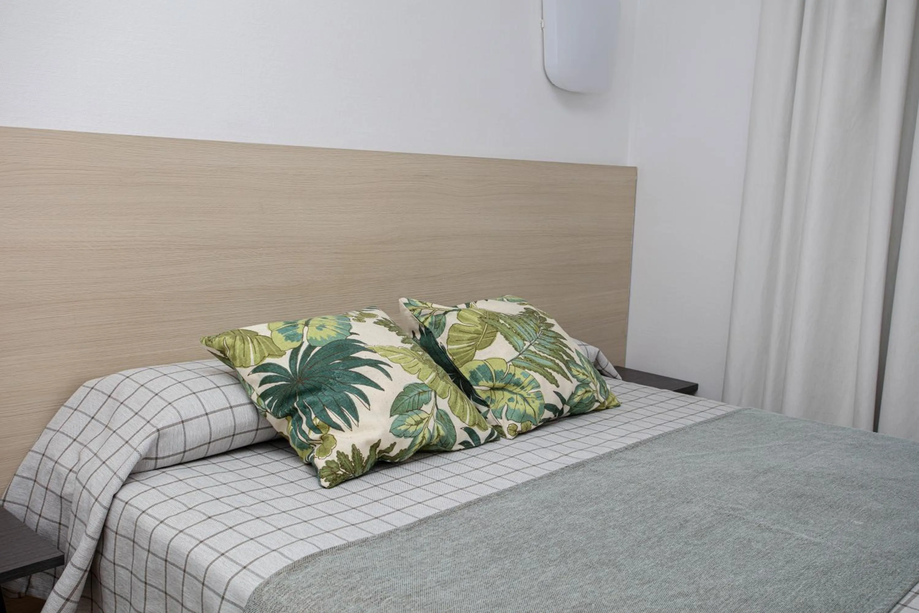 Bed in Hostal Castilla II Puerta del Sol