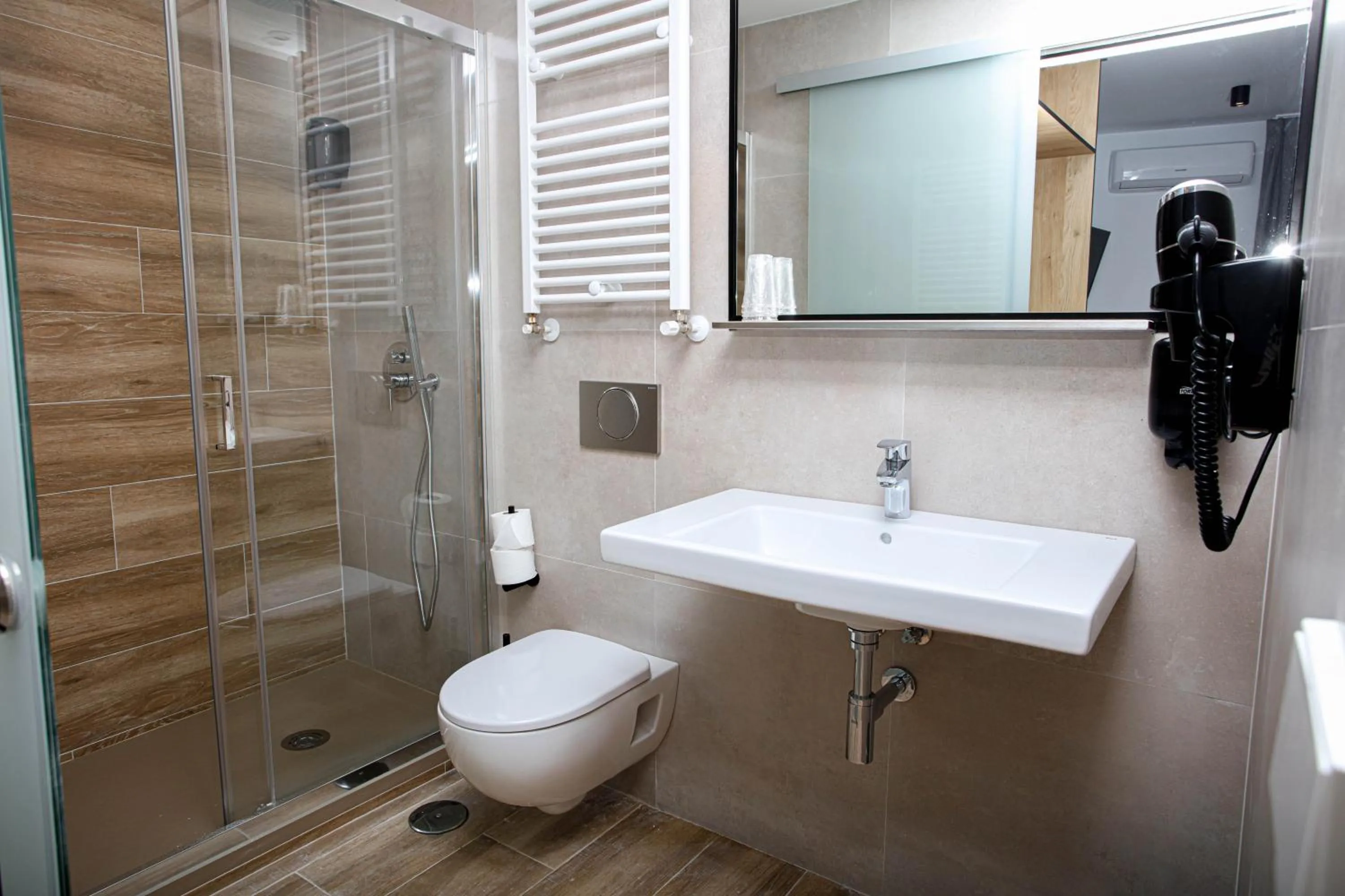 Bathroom in Hostal Castilla II Puerta del Sol