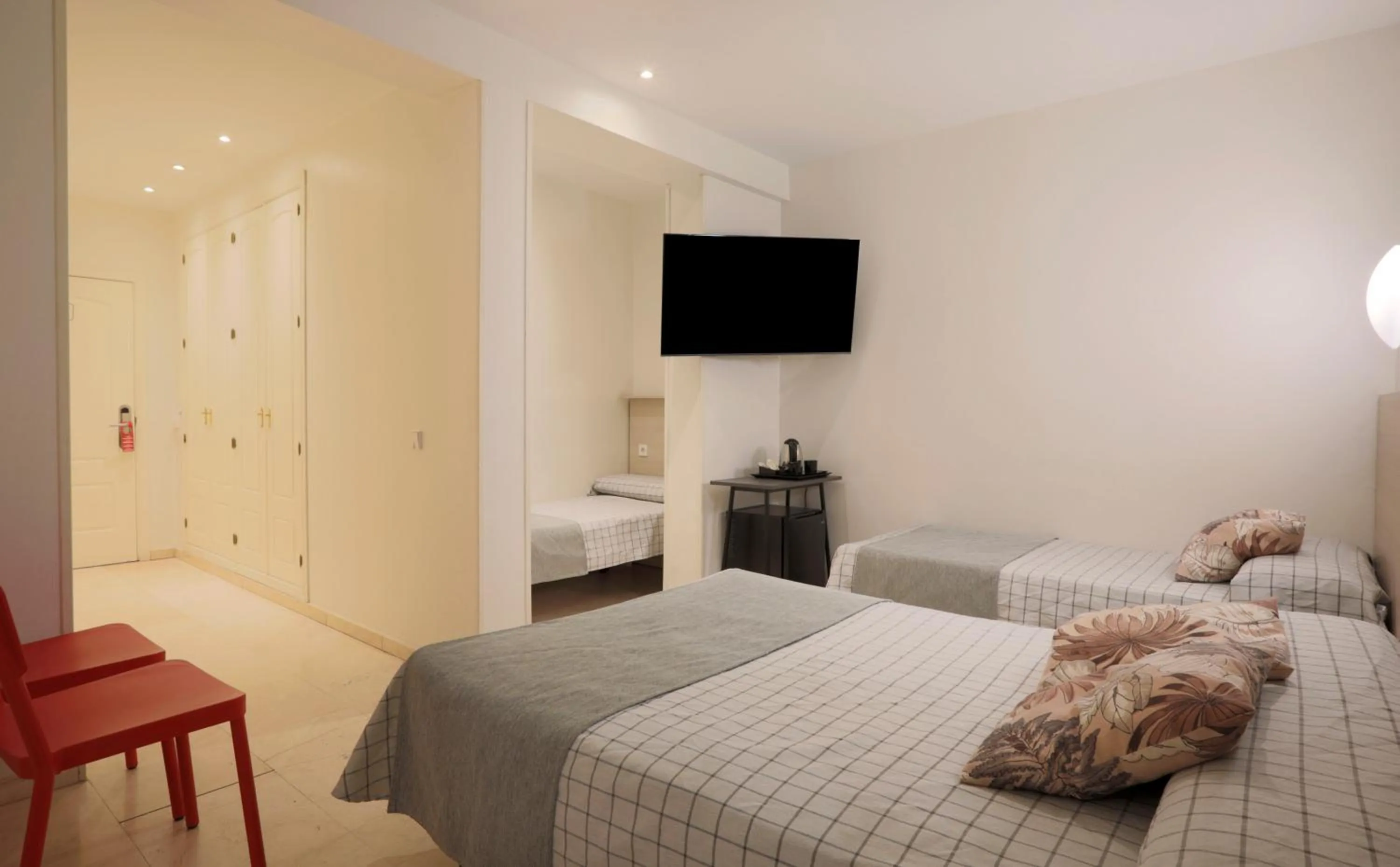 TV and multimedia, Bed in Hostal Castilla II Puerta del Sol