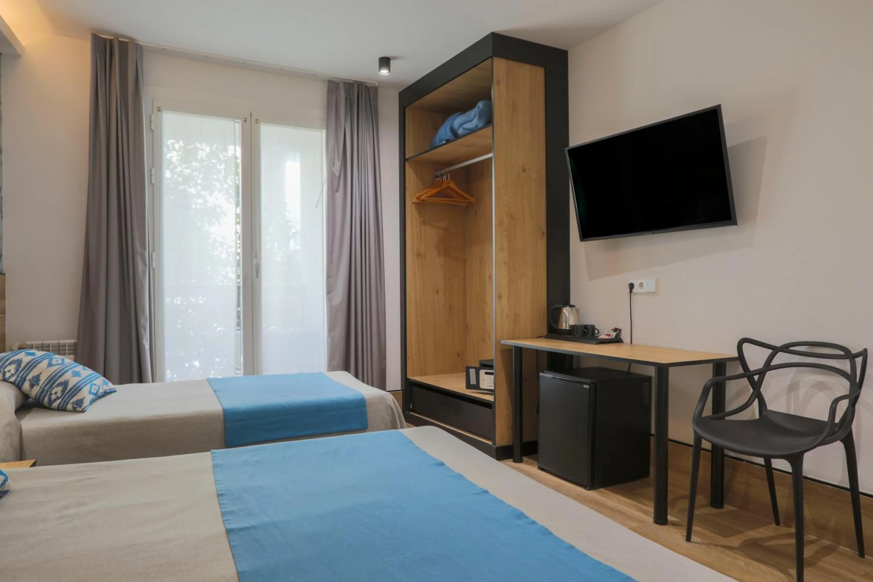 TV and multimedia, Bed in Hostal Castilla II Puerta del Sol