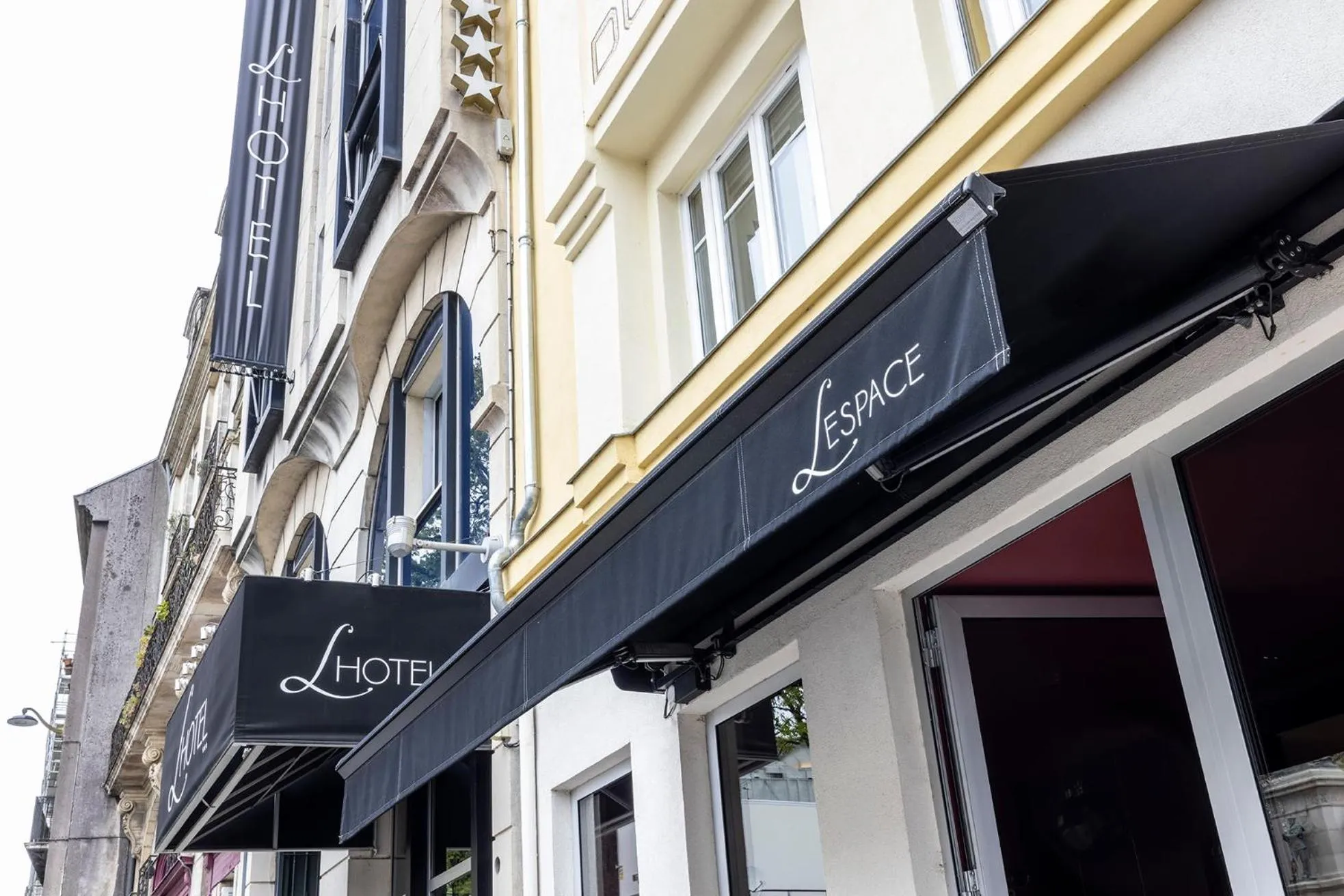 Property logo or sign in LHotel - face au château - boutique hôtel et séminaires