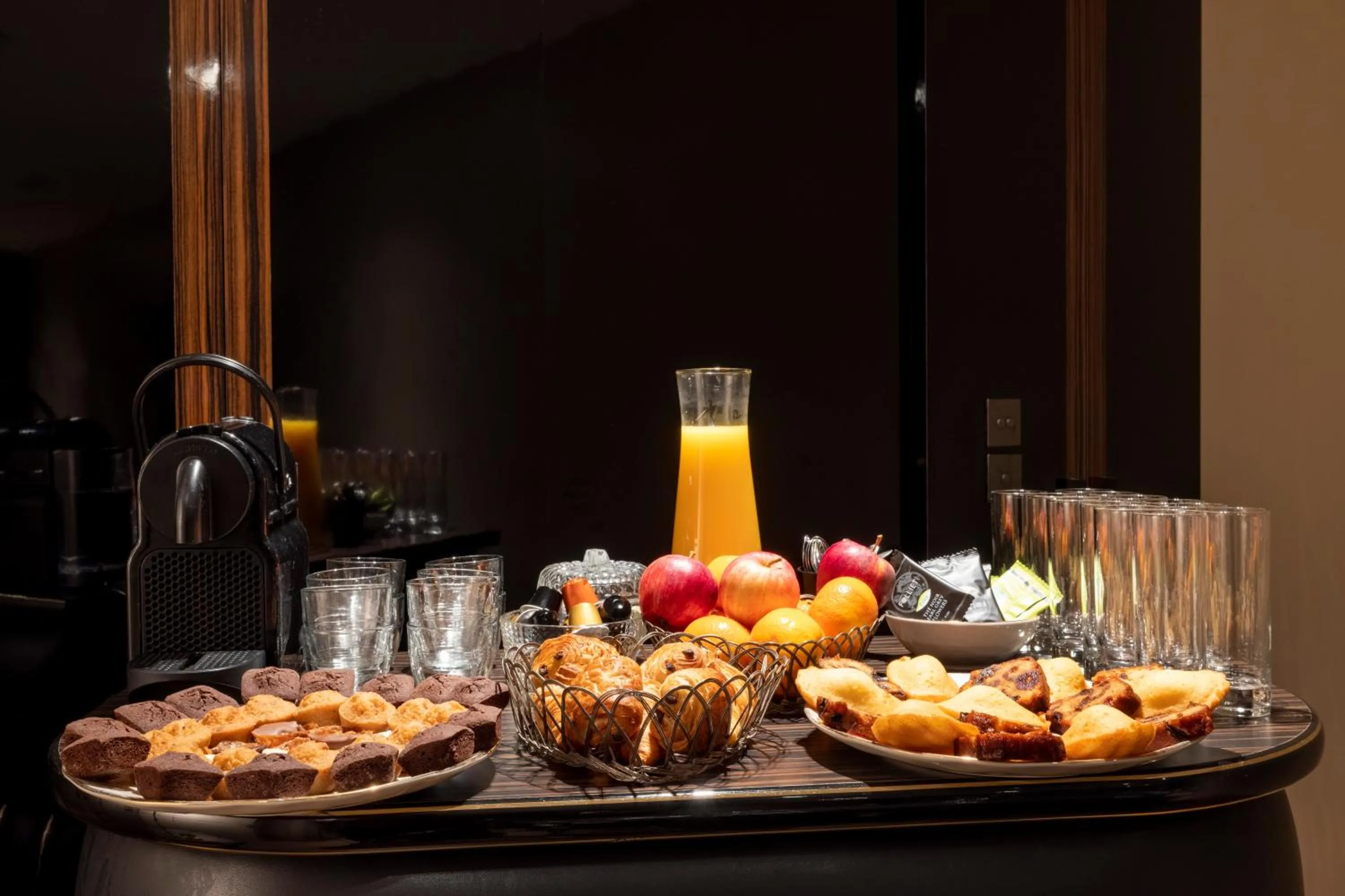 Breakfast in LHotel - face au château - boutique hôtel et séminaires