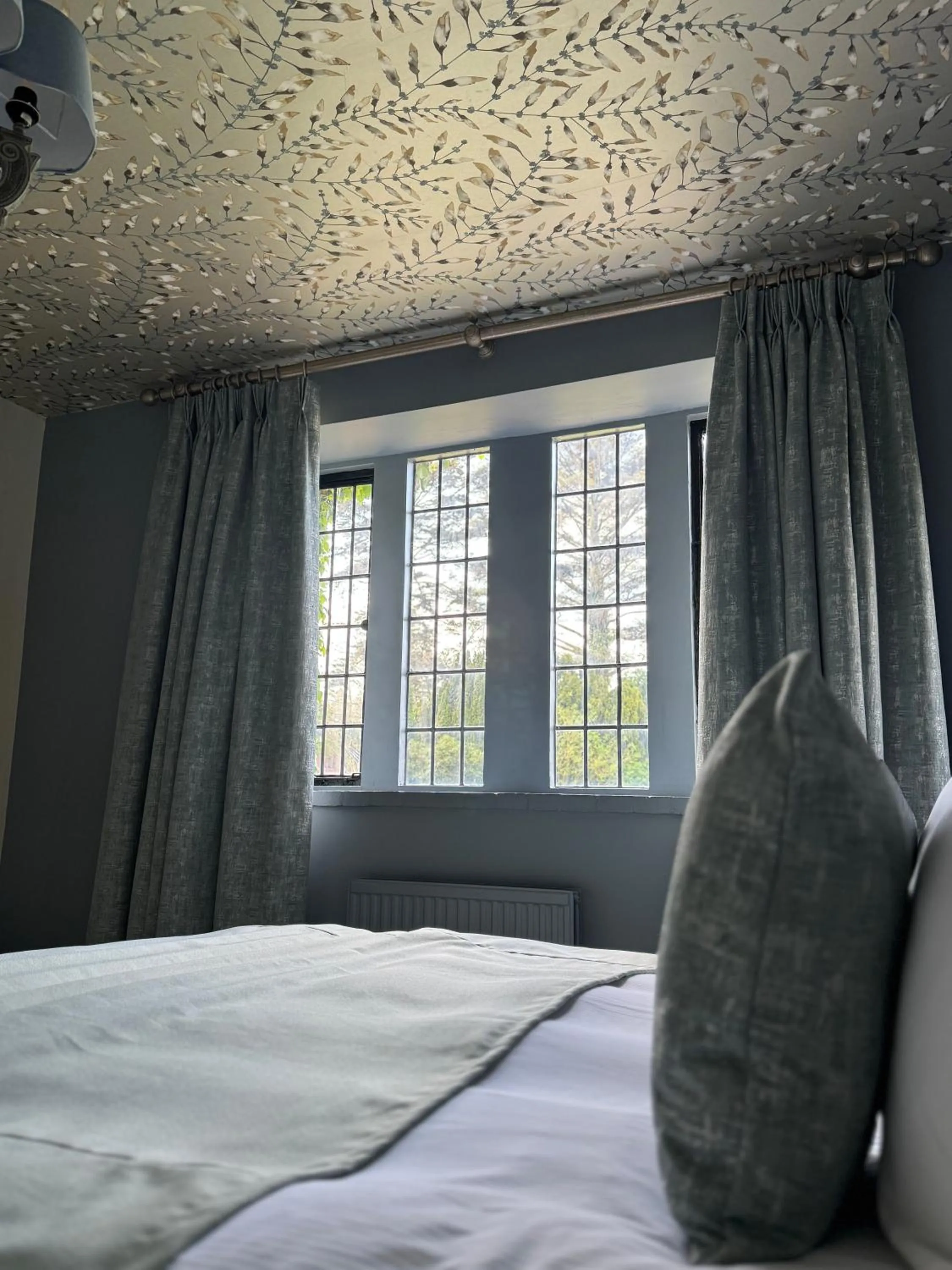 Bedroom, Bed in Abbey House Hotel