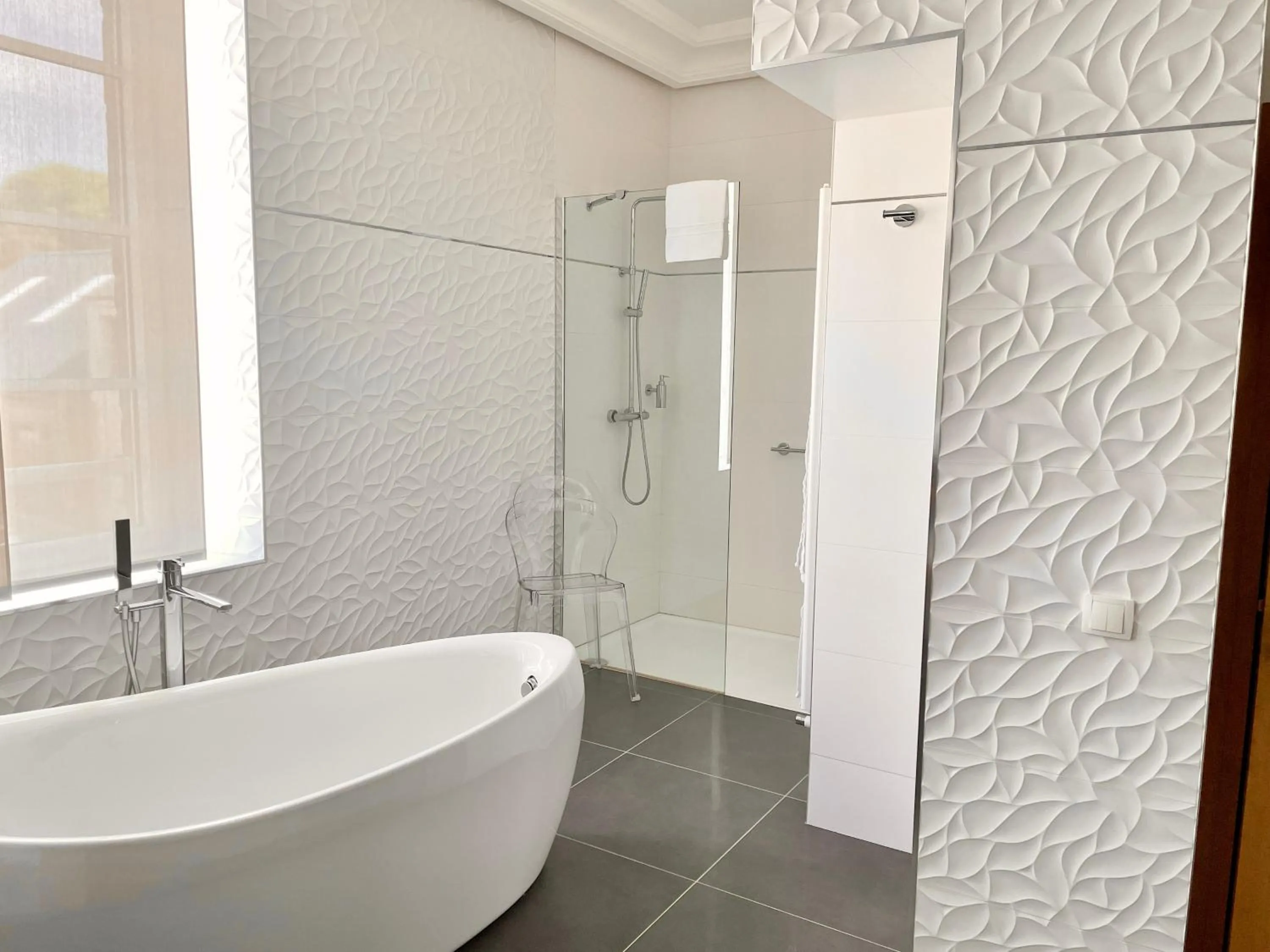 Shower in Hôtel Victor Hugo