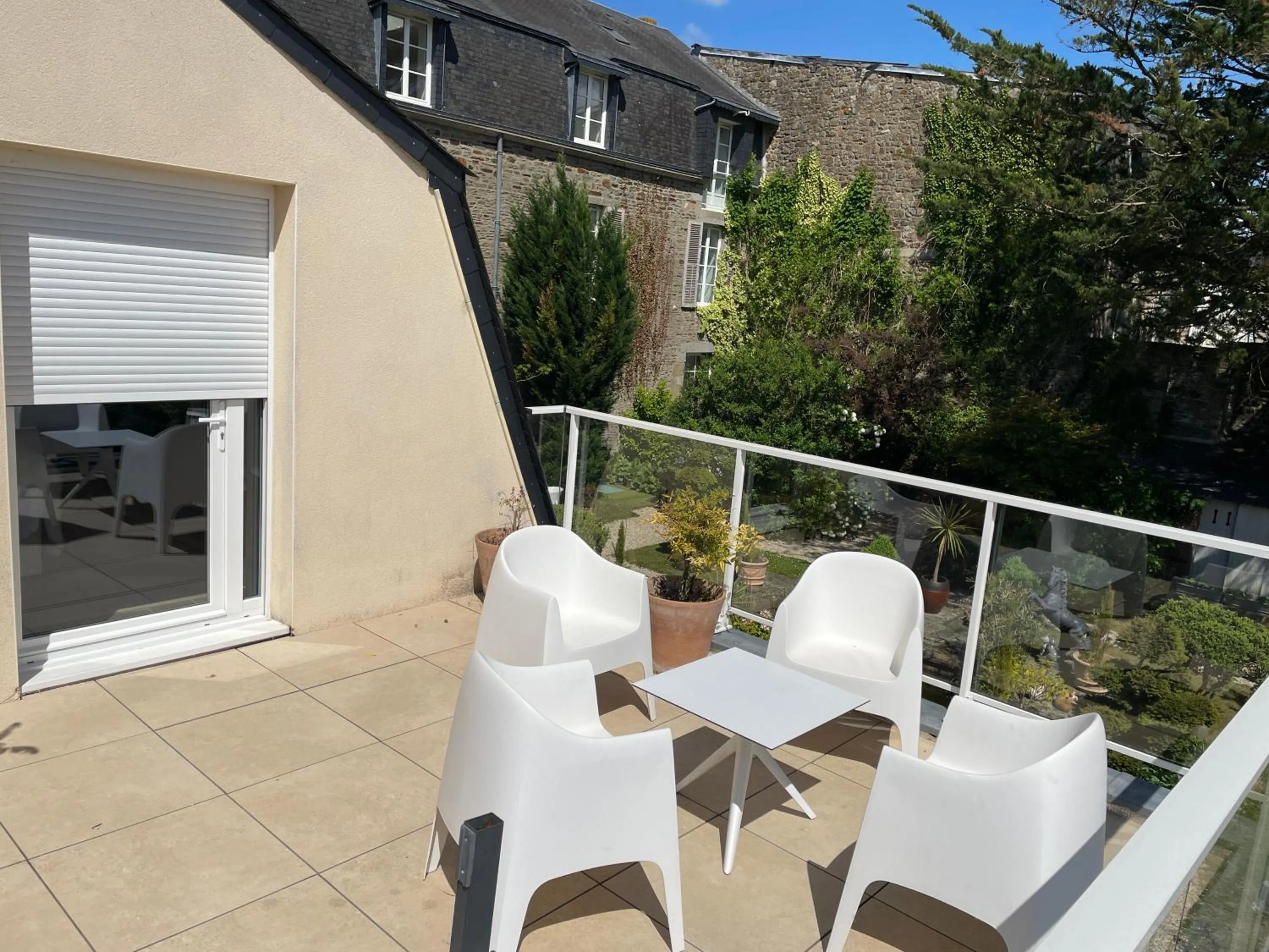 Shower in Hôtel Victor Hugo