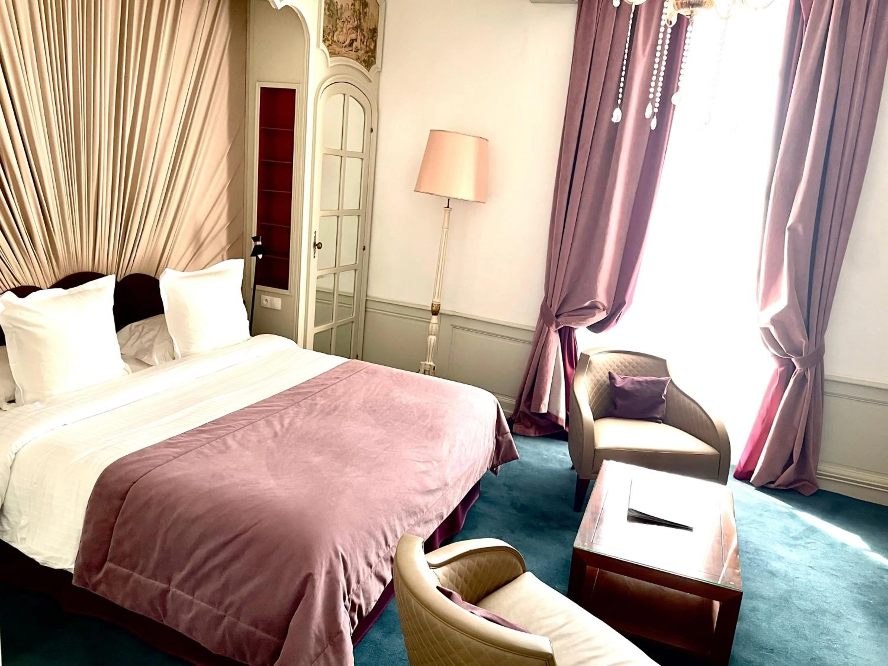 Bed in Hôtel Victor Hugo