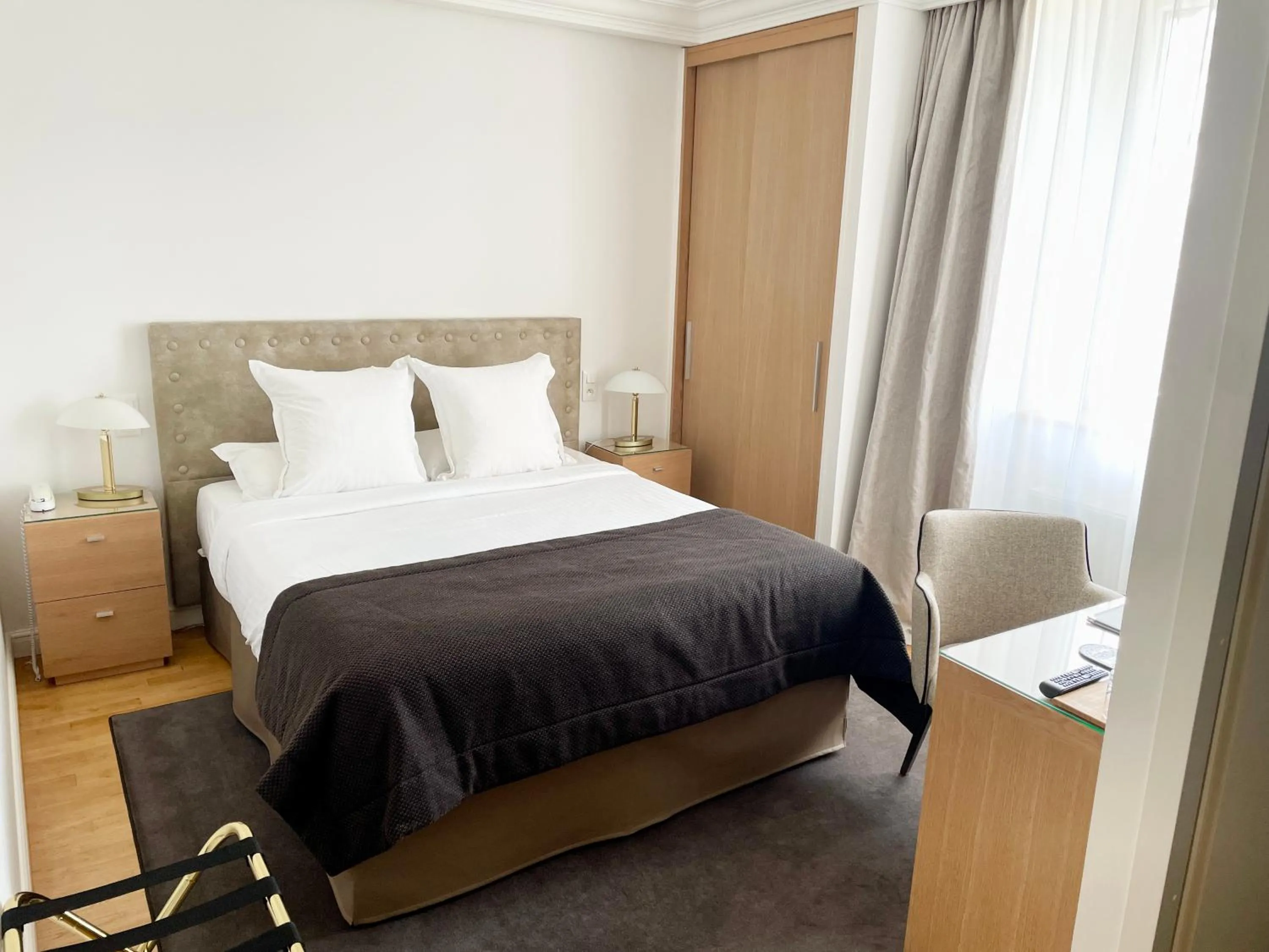 Garden, Bed in Hôtel Victor Hugo