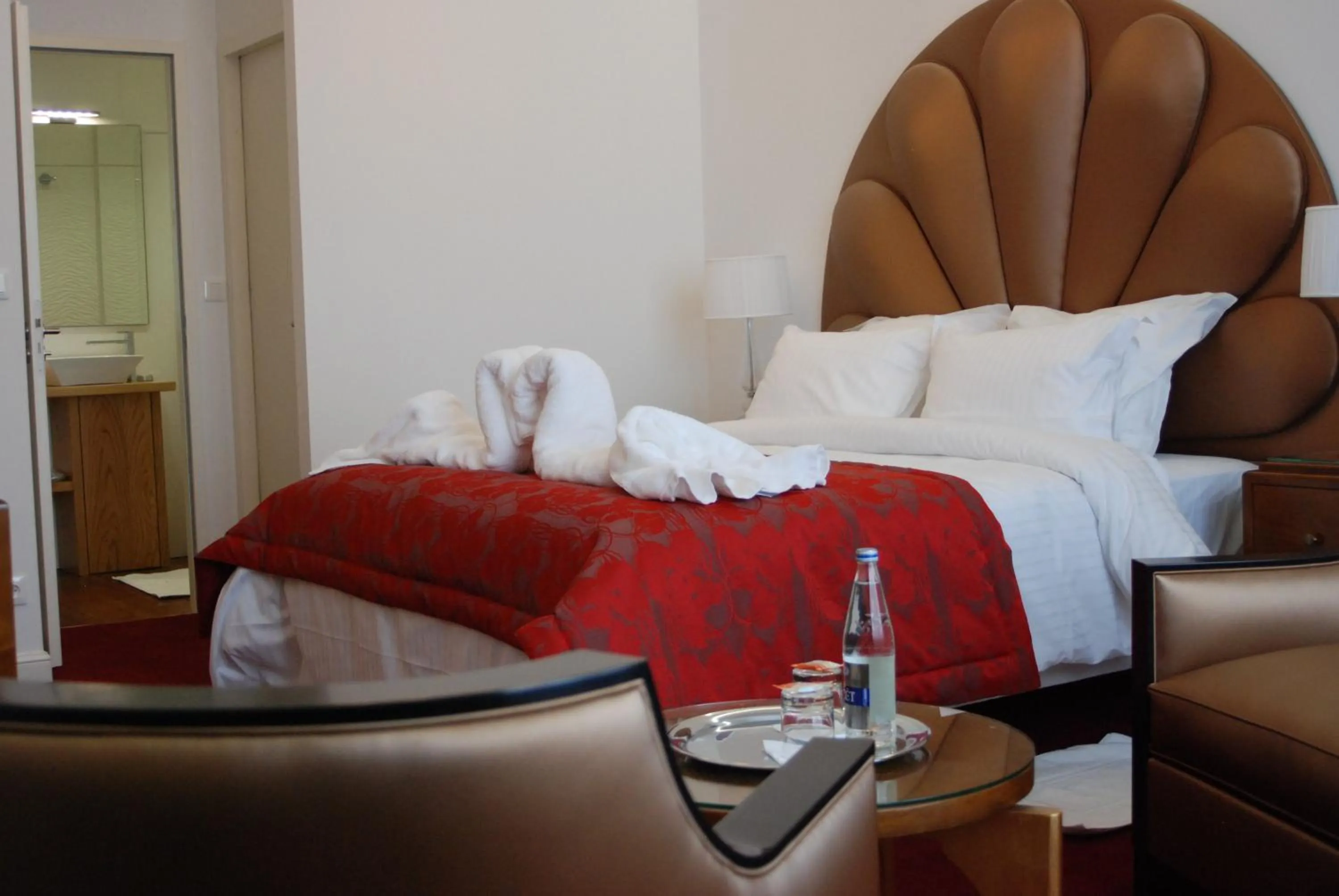 Bedroom, Bed in Hôtel Victor Hugo