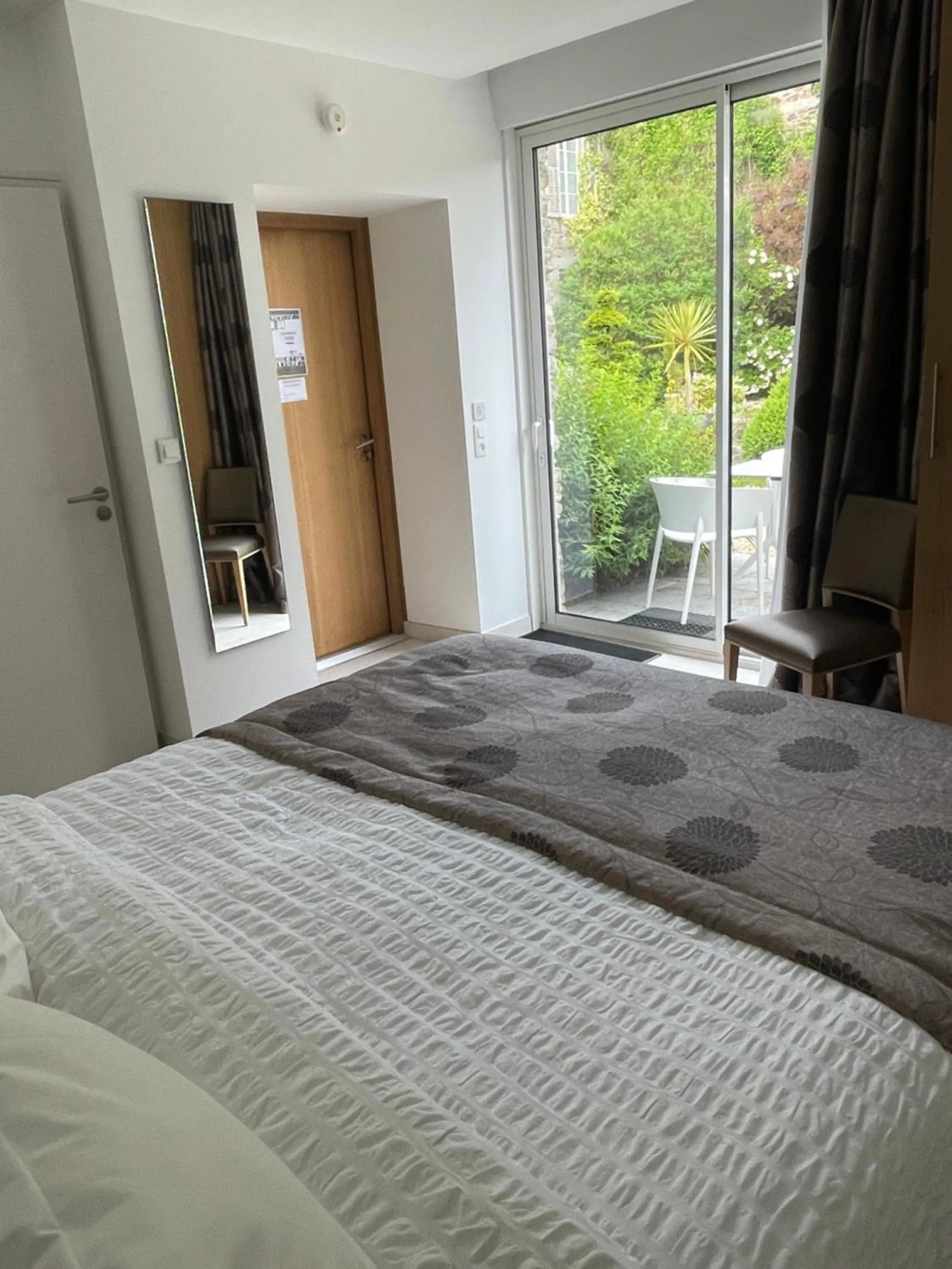 Bed in Hôtel Victor Hugo