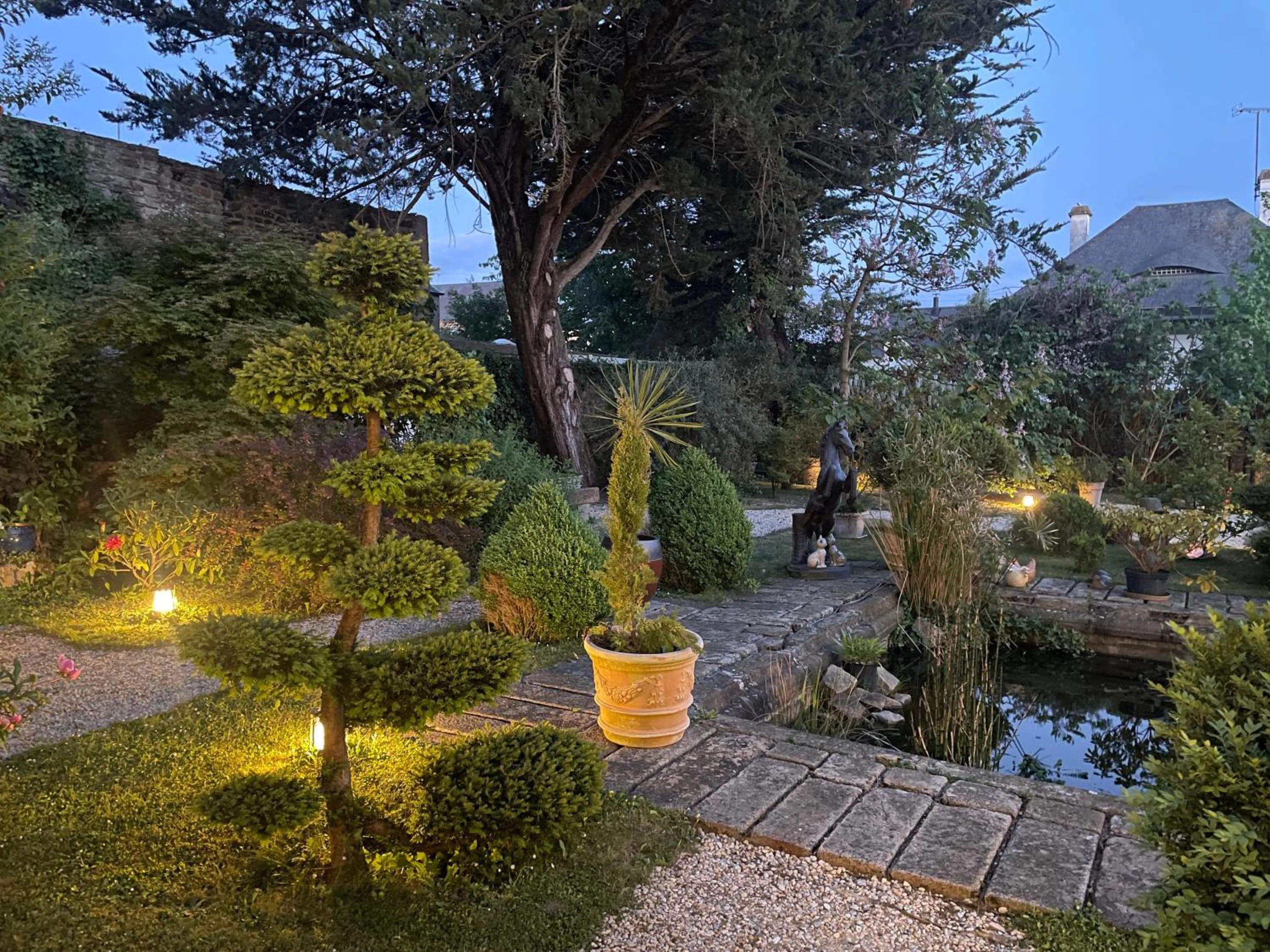 Night in Hôtel Victor Hugo