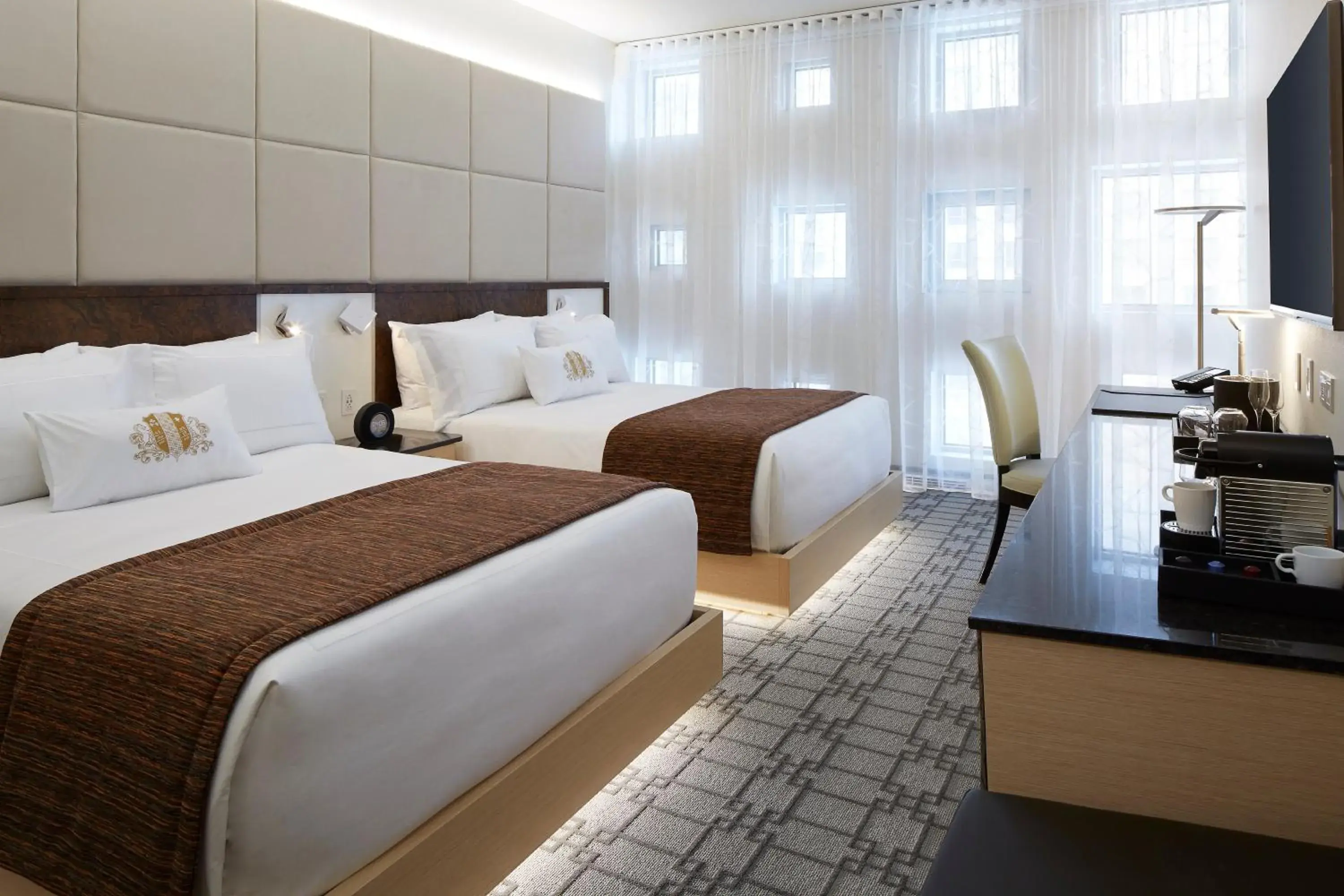 Deluxe Queen Room with Two Queen Beds in Le Mount Stephen Deluxe Queen Room with Two Queen Beds in Le Mount Stephen