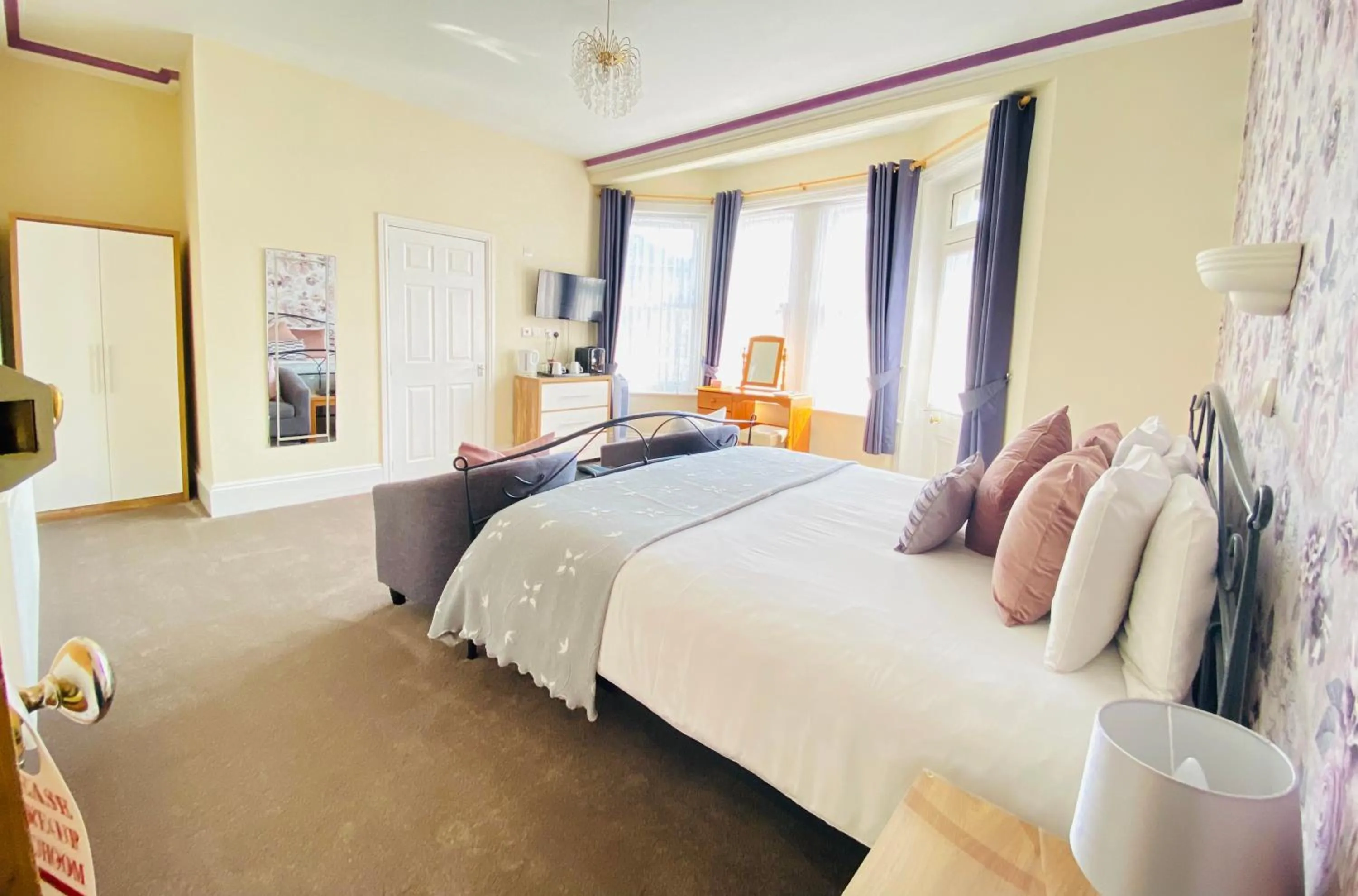 Bed in Coastal Waters (Hotel Barton)