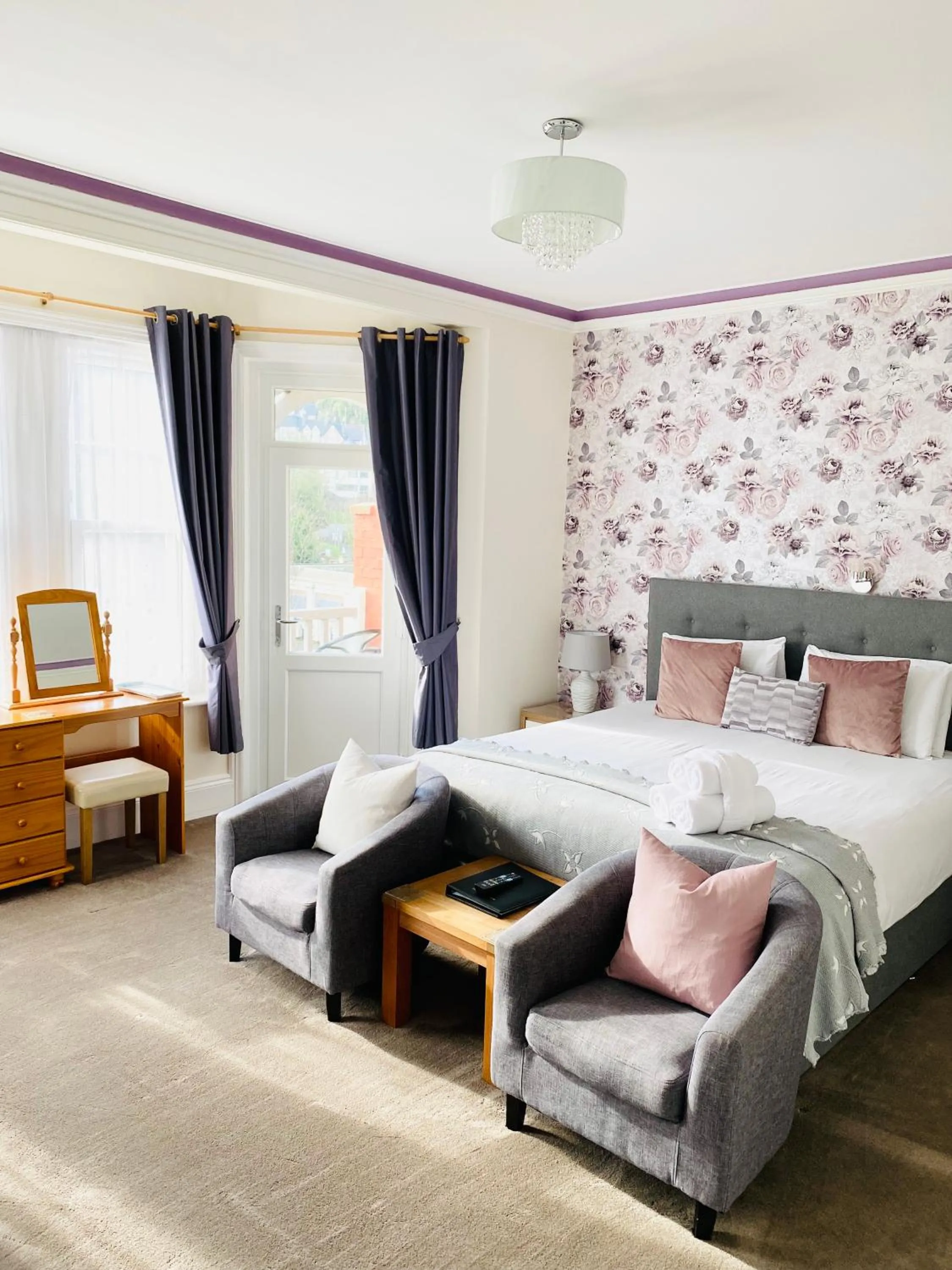 Bed in Coastal Waters (Hotel Barton)