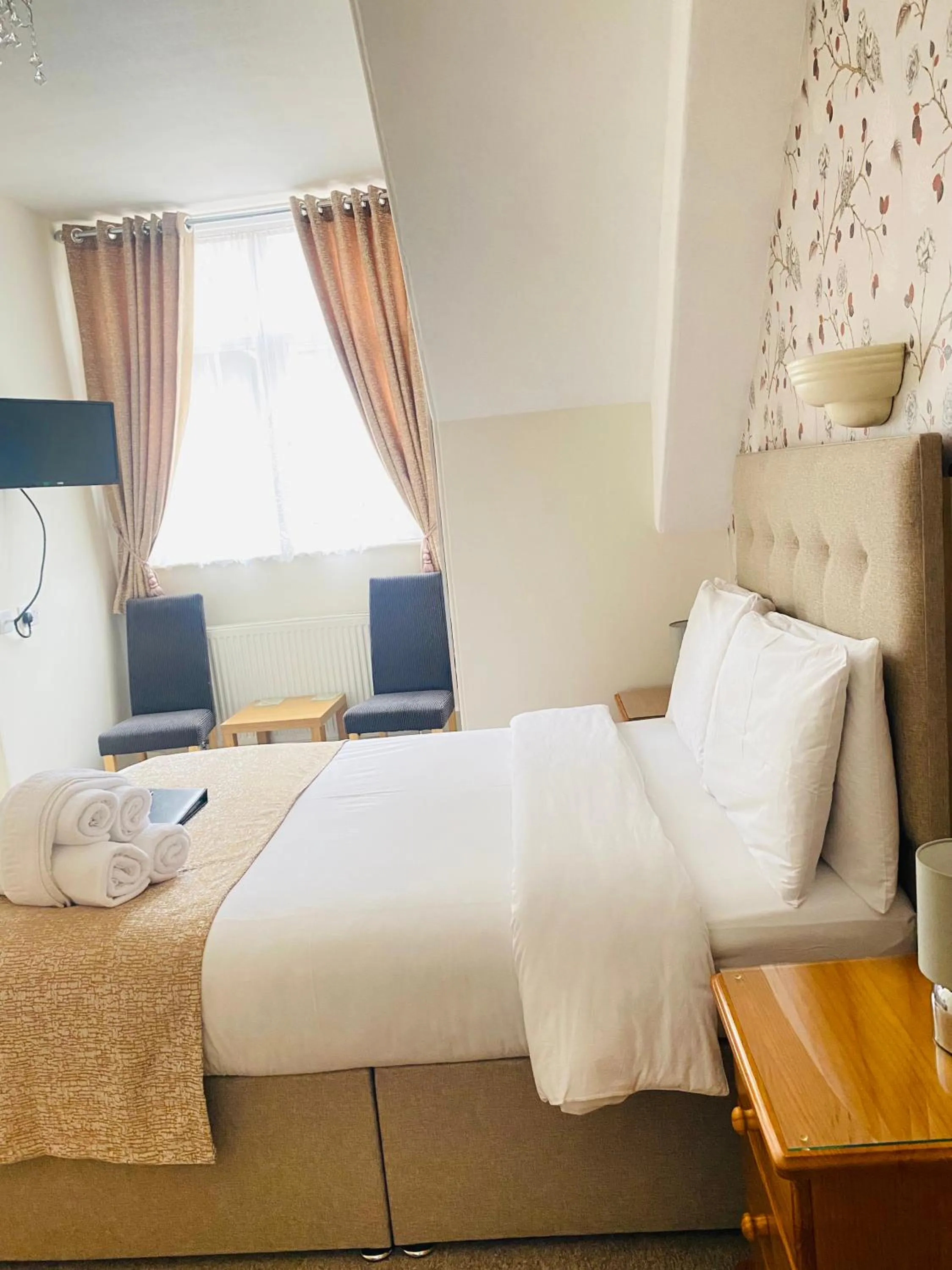 Bed in Coastal Waters (Hotel Barton)