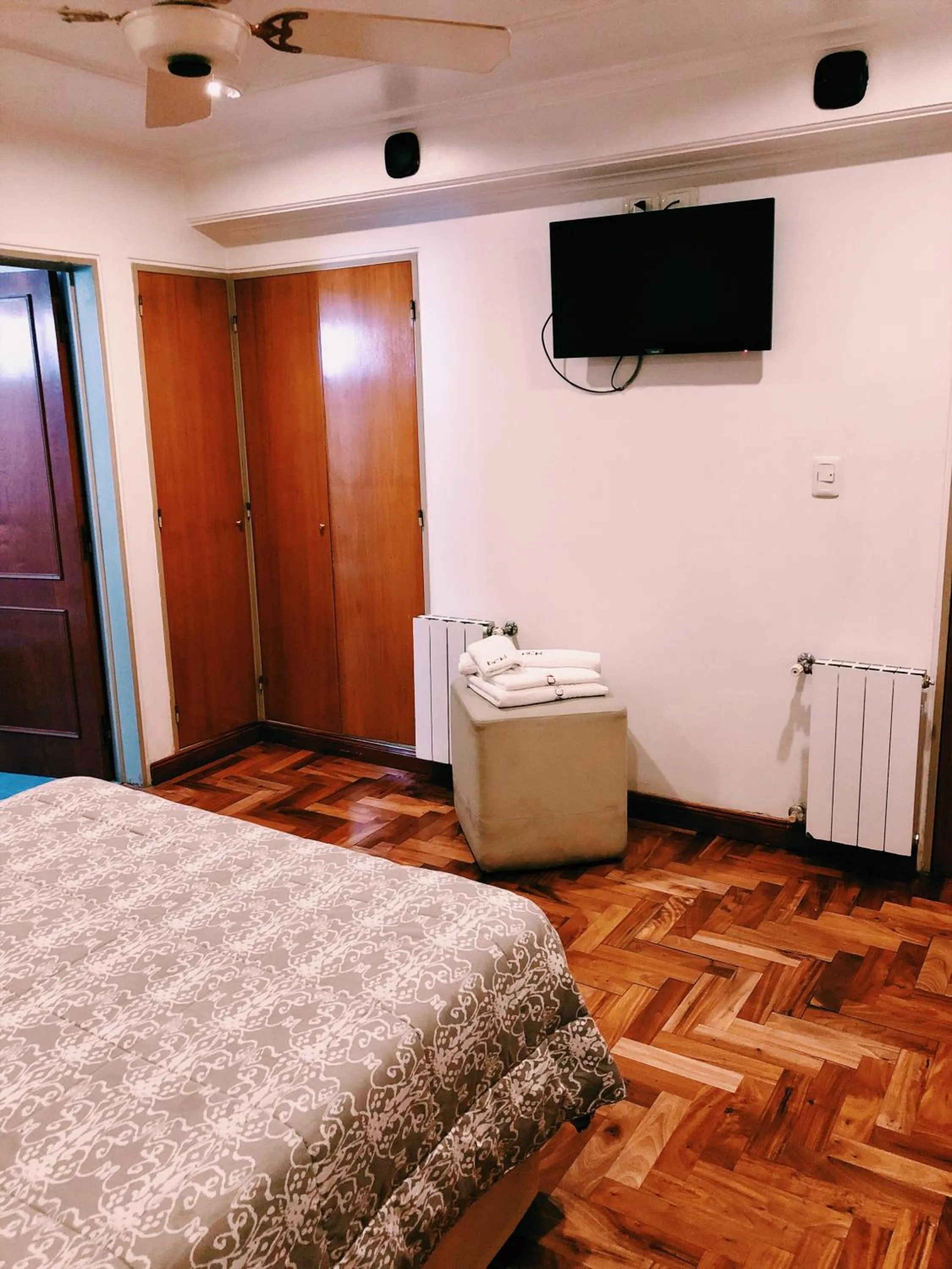 Bedroom, Bed in Hotel Petit Cordoba