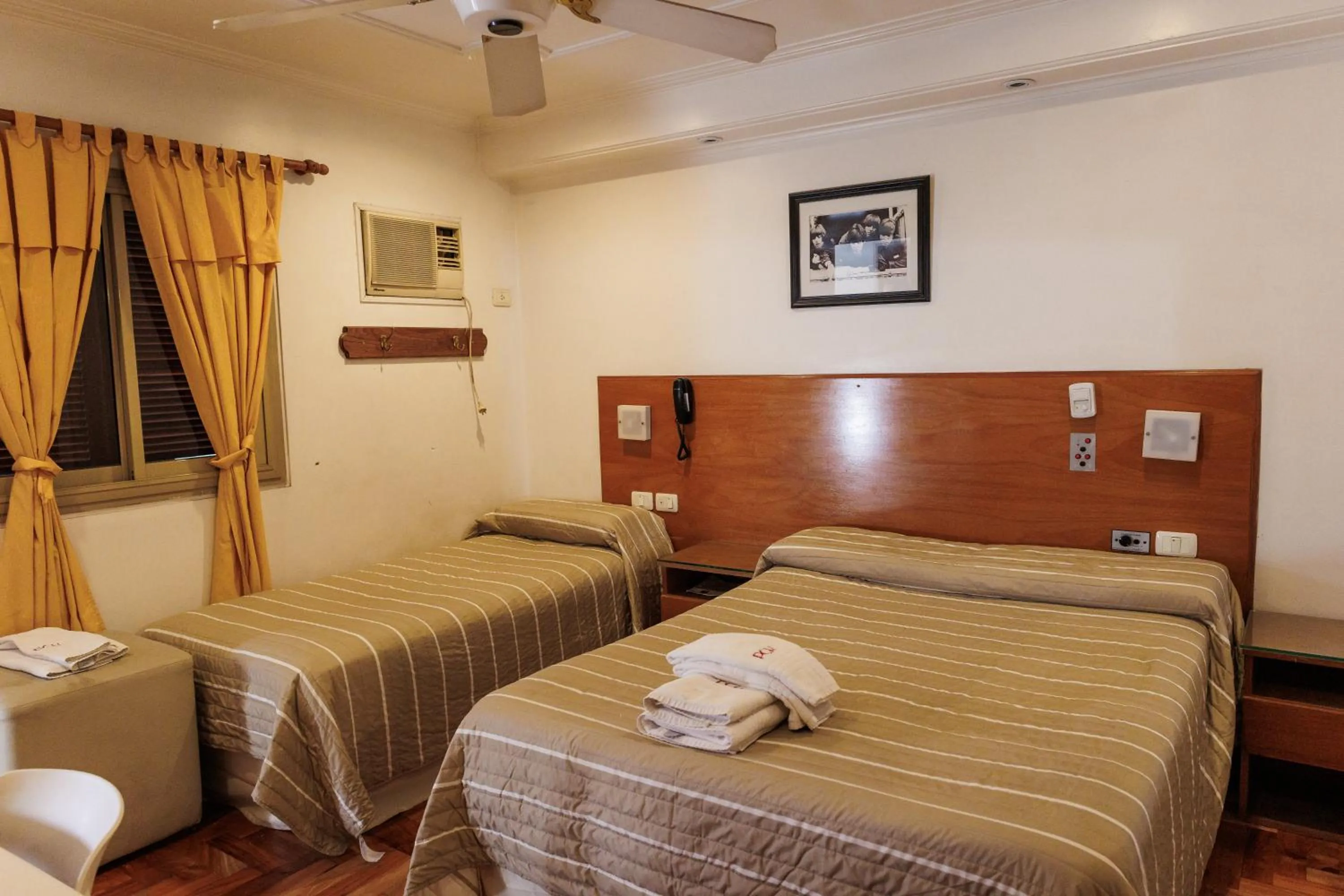 Bedroom, Bed in Hotel Petit Cordoba