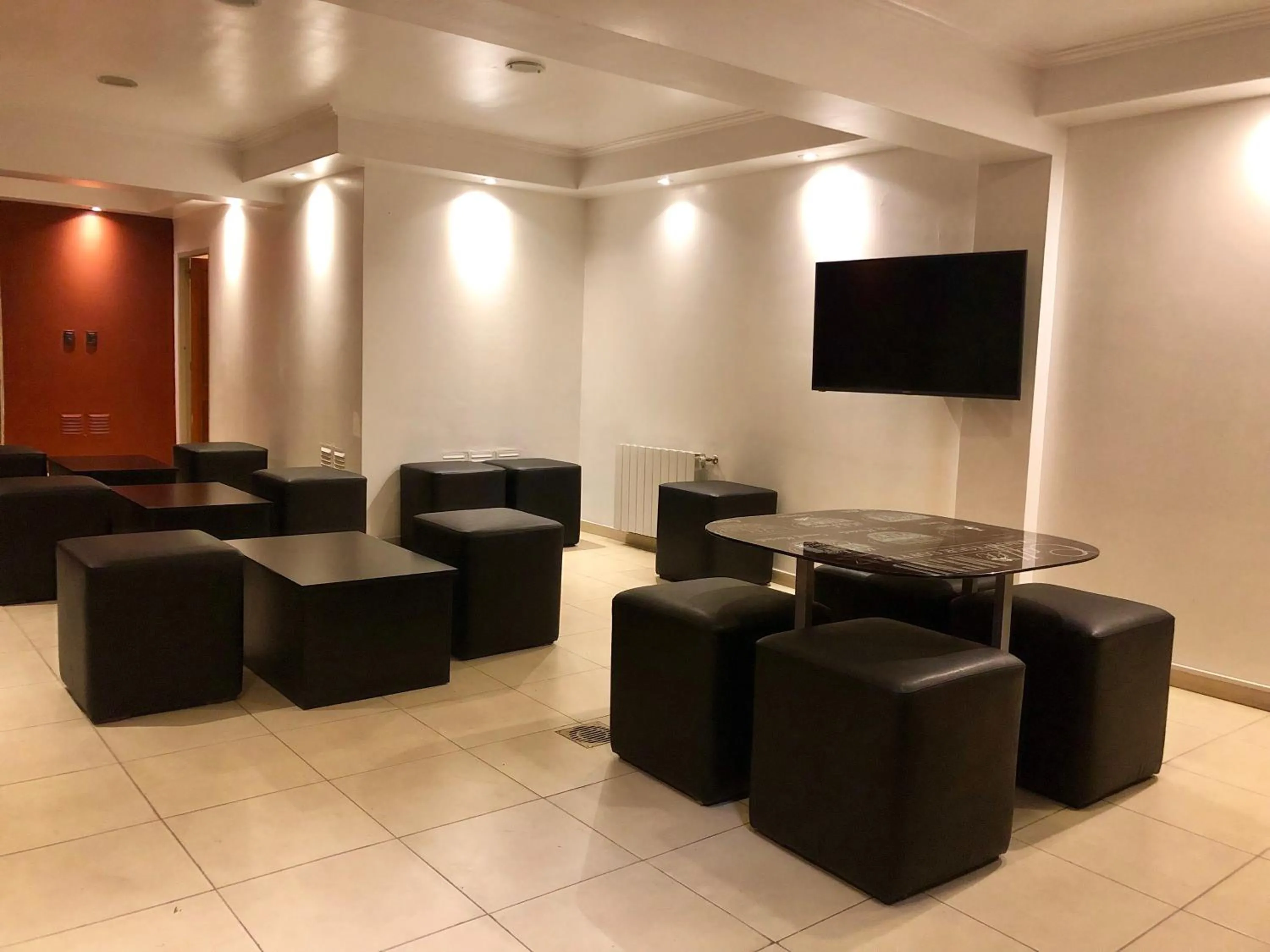 Communal lounge/ TV room in Hotel Petit Cordoba