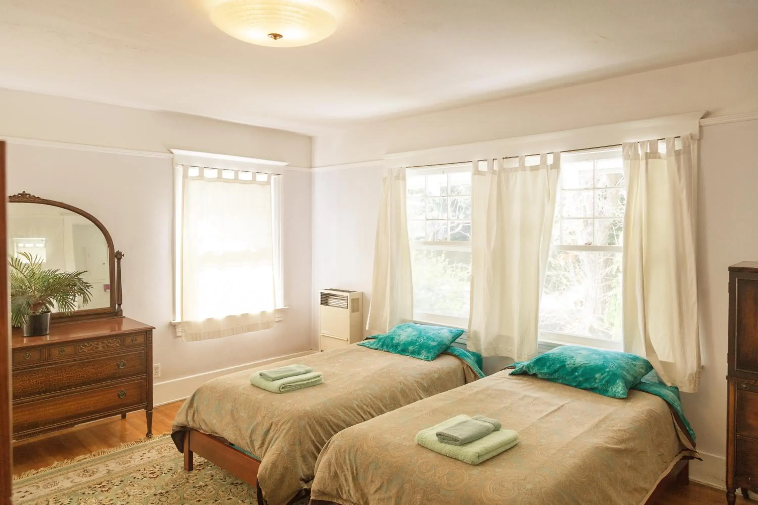 Twin Room with Bathroom in Orange Drive Hostel Twin Room with Bathroom in Orange Drive Hostel