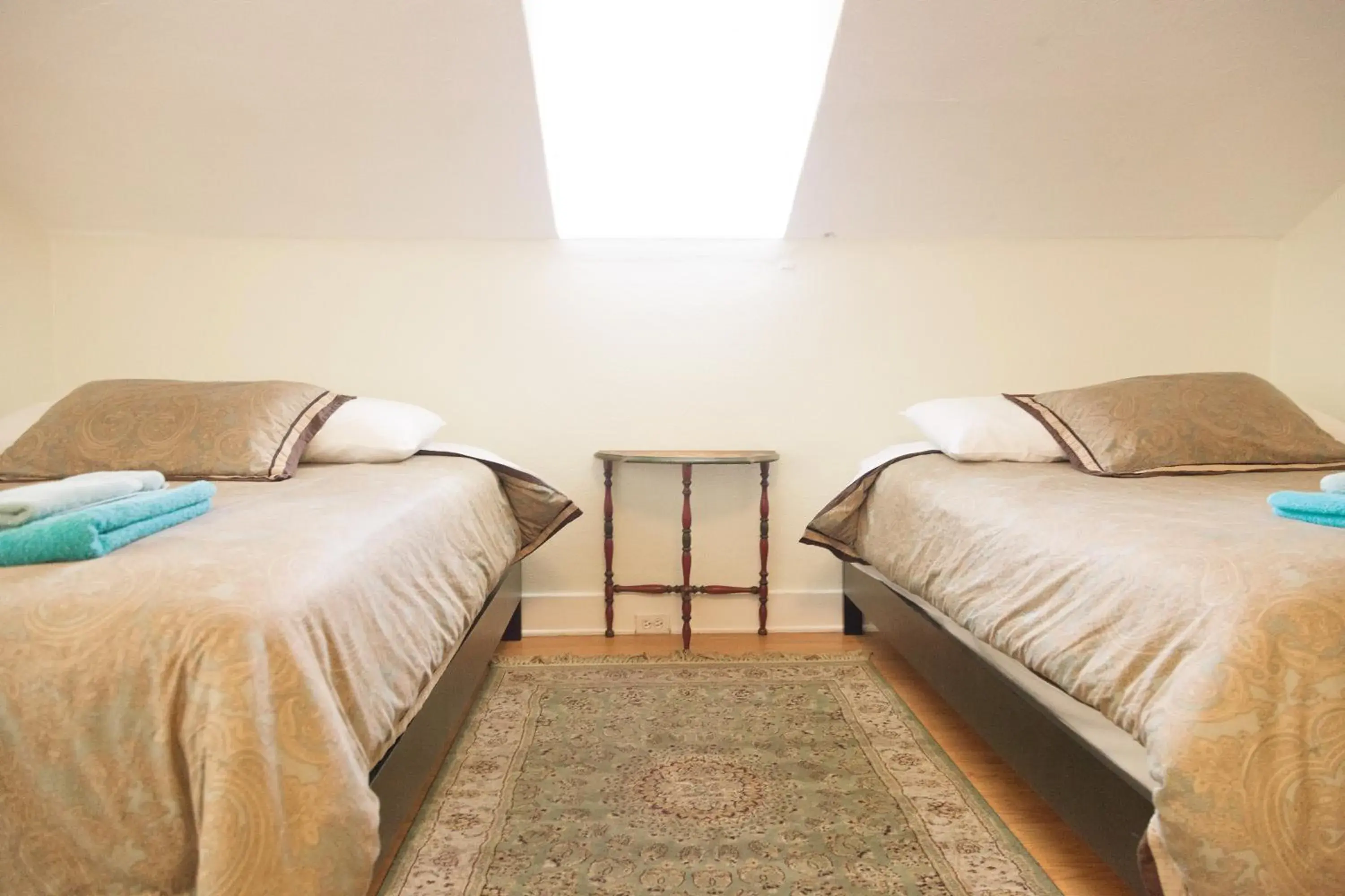 Standard Twin Room with Shared Bathroom in Orange Drive Hostel Standard Twin Room with Shared Bathroom in Orange Drive Hostel