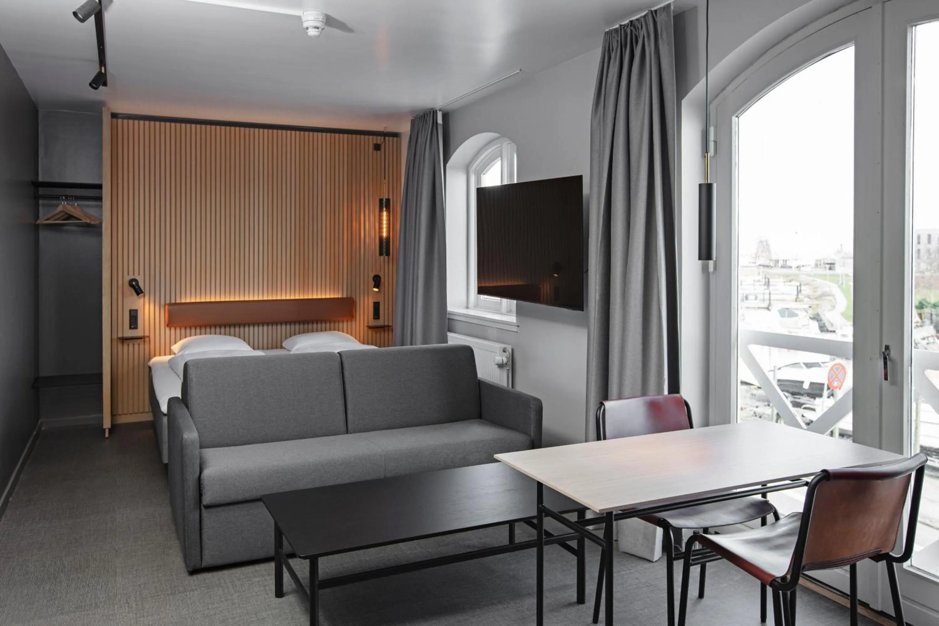 Photo of the whole room in Four Points Flex by Sheraton Koge