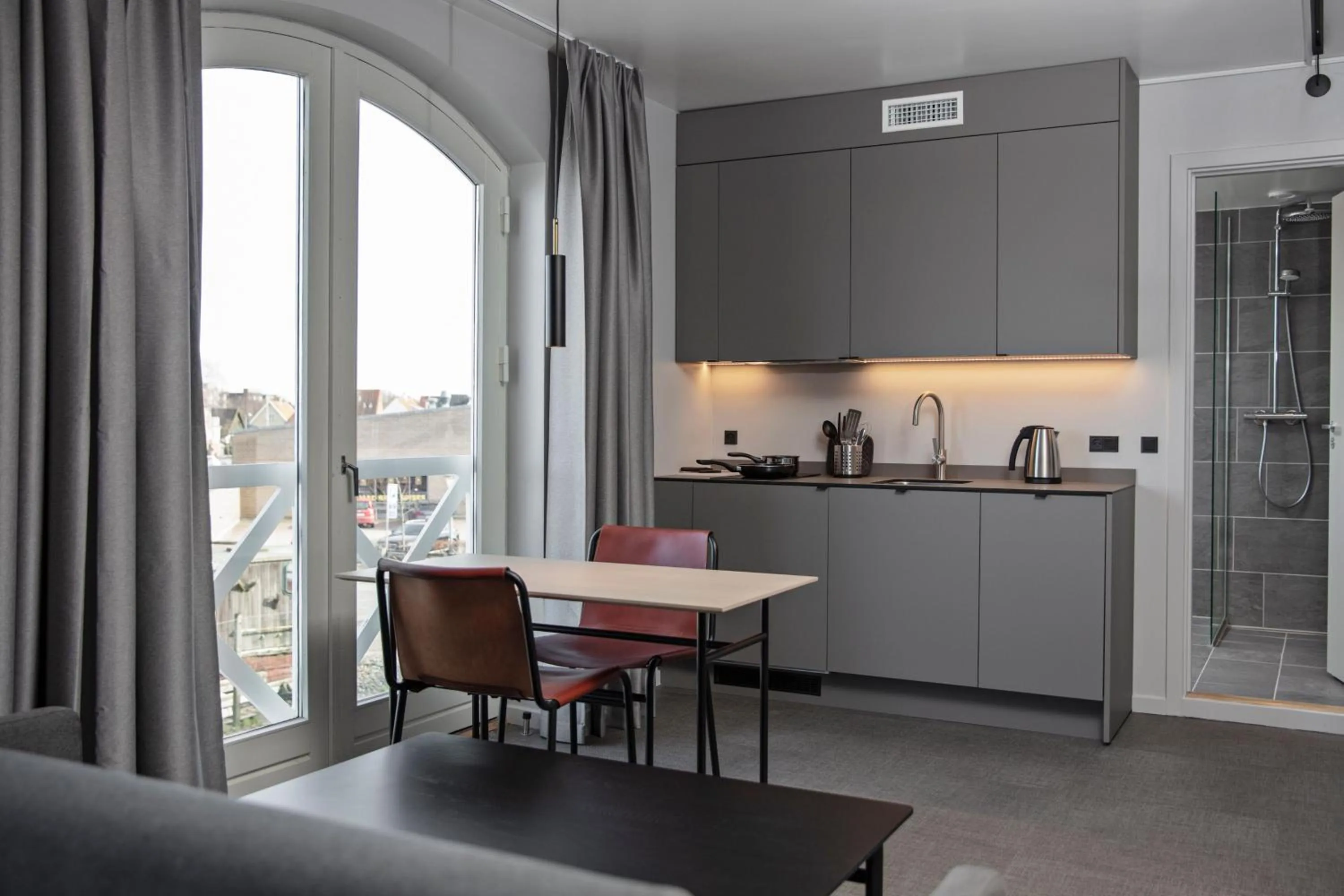 Photo of the whole room in Four Points Flex by Sheraton Koge