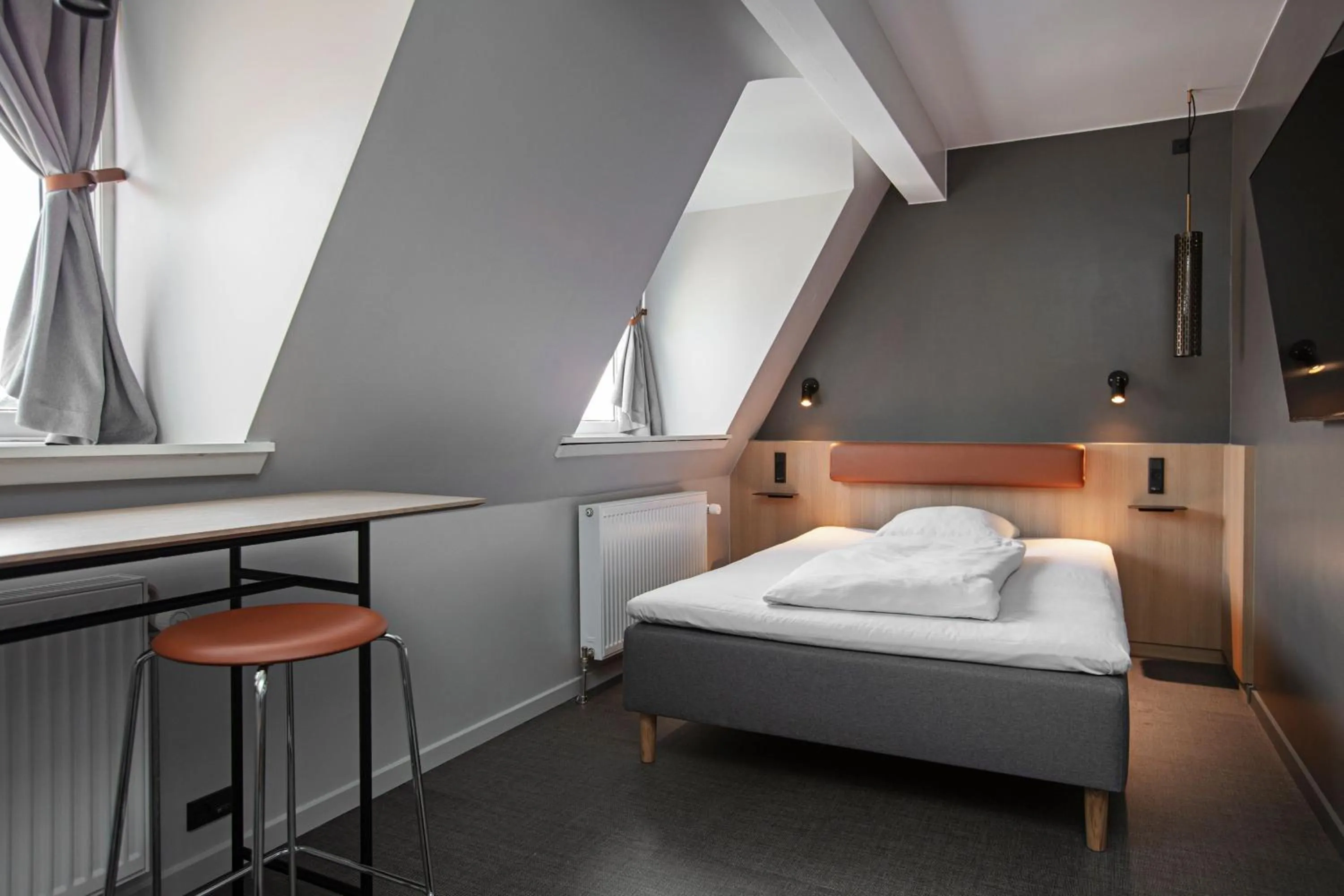 Photo of the whole room, Bed in Four Points Flex by Sheraton Koge