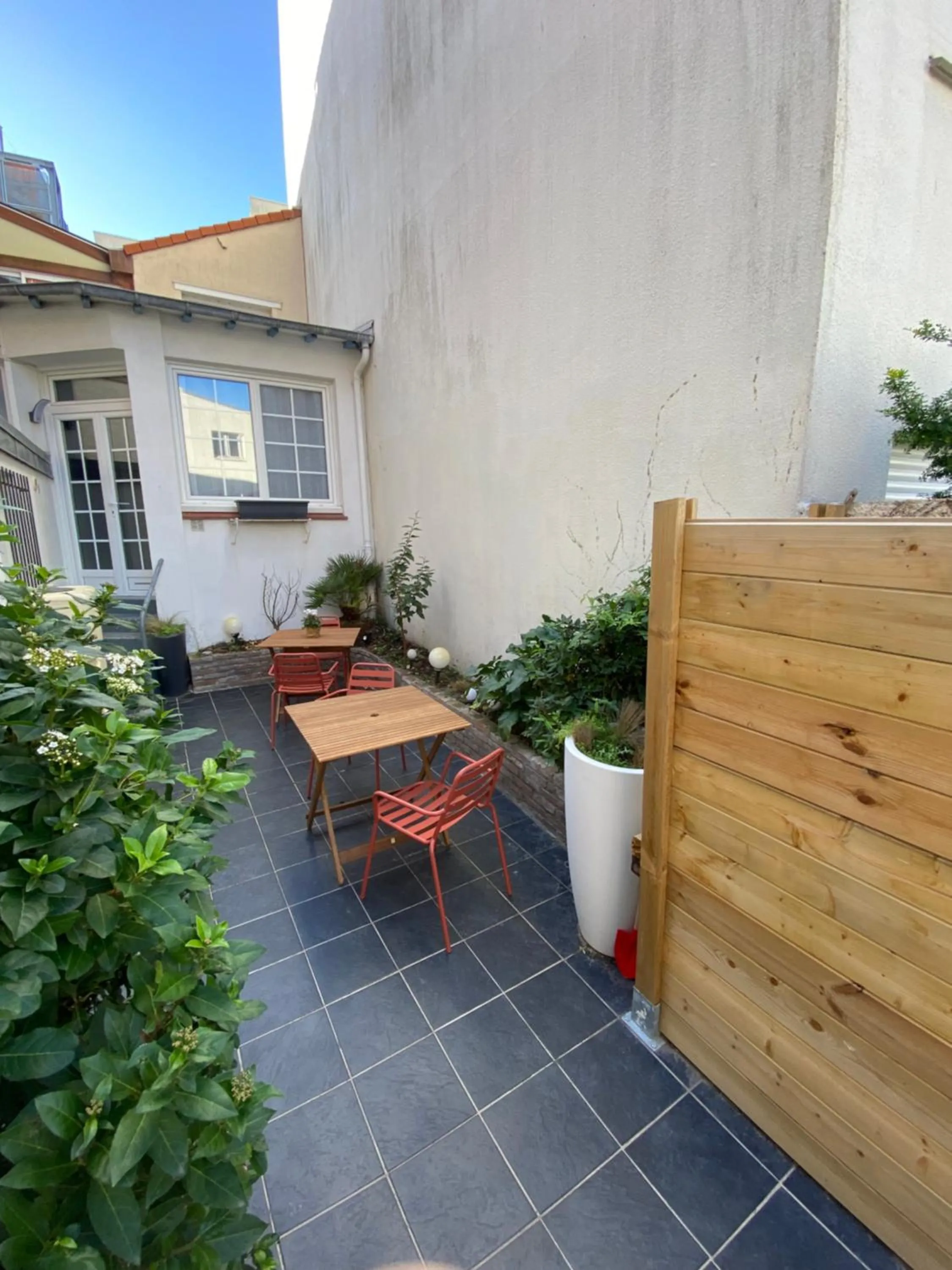 Patio in Hôtel de charme Equinoxe