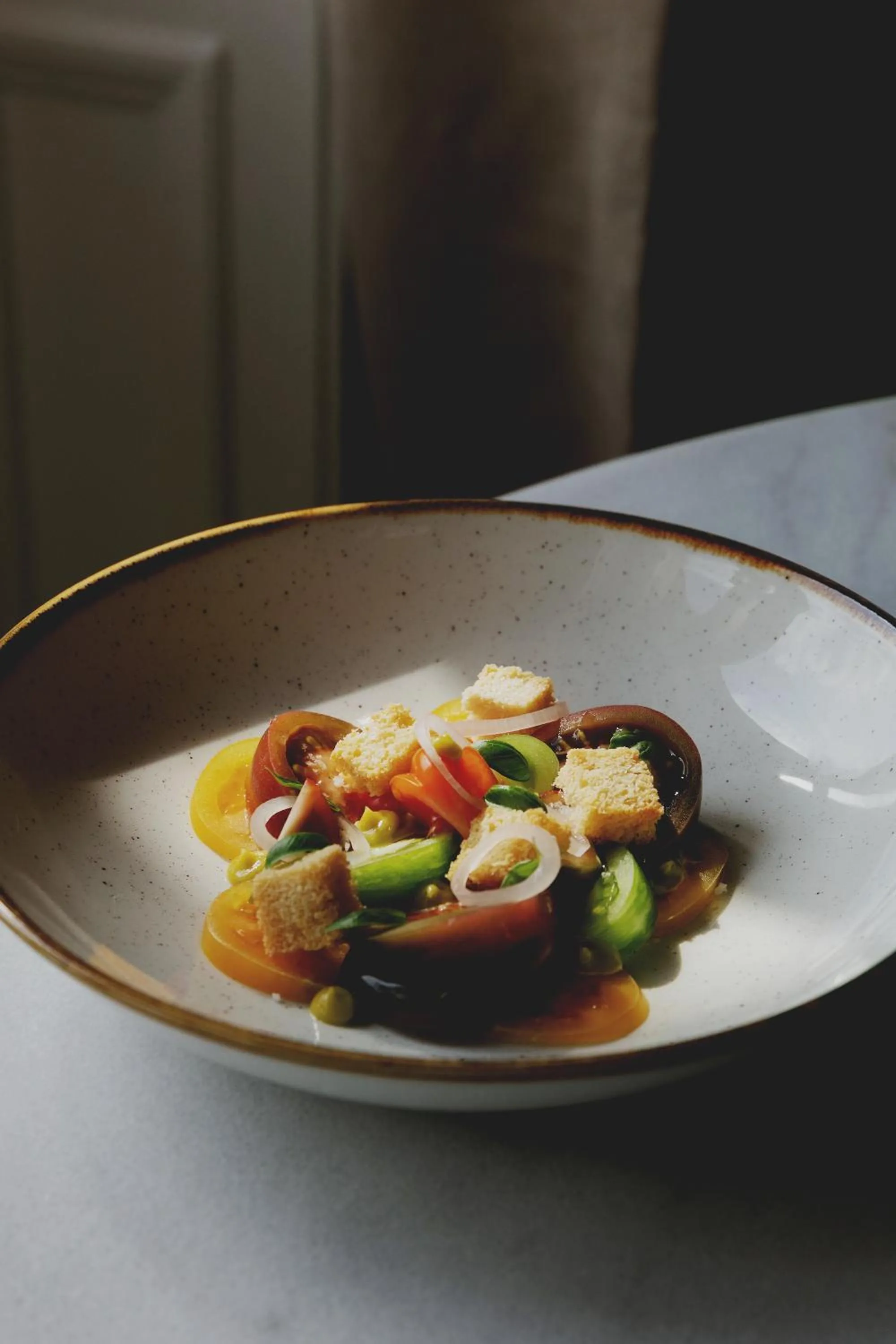 Restaurant/places to eat in The Queens Hotel