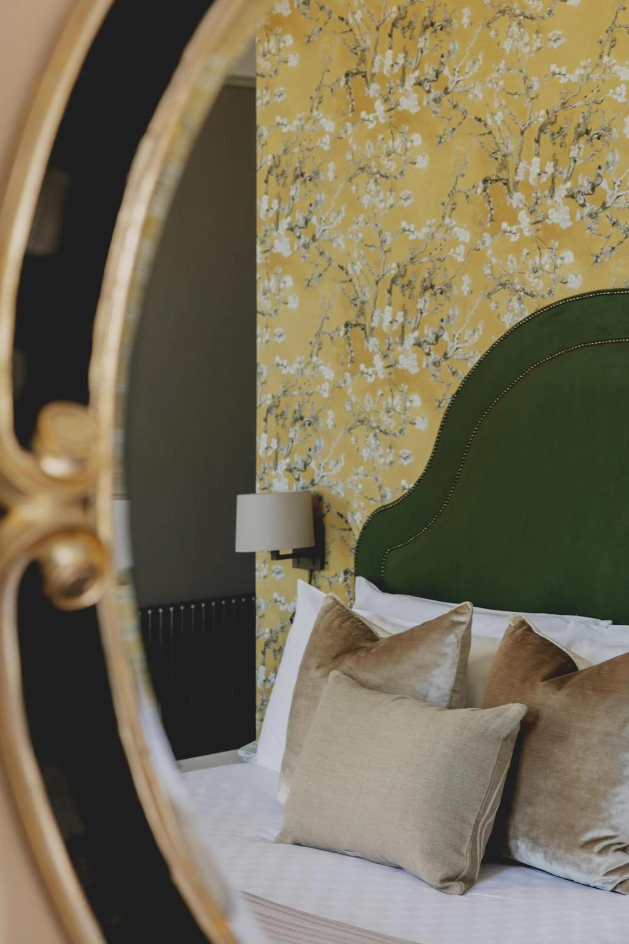 Bed in The Queens Hotel