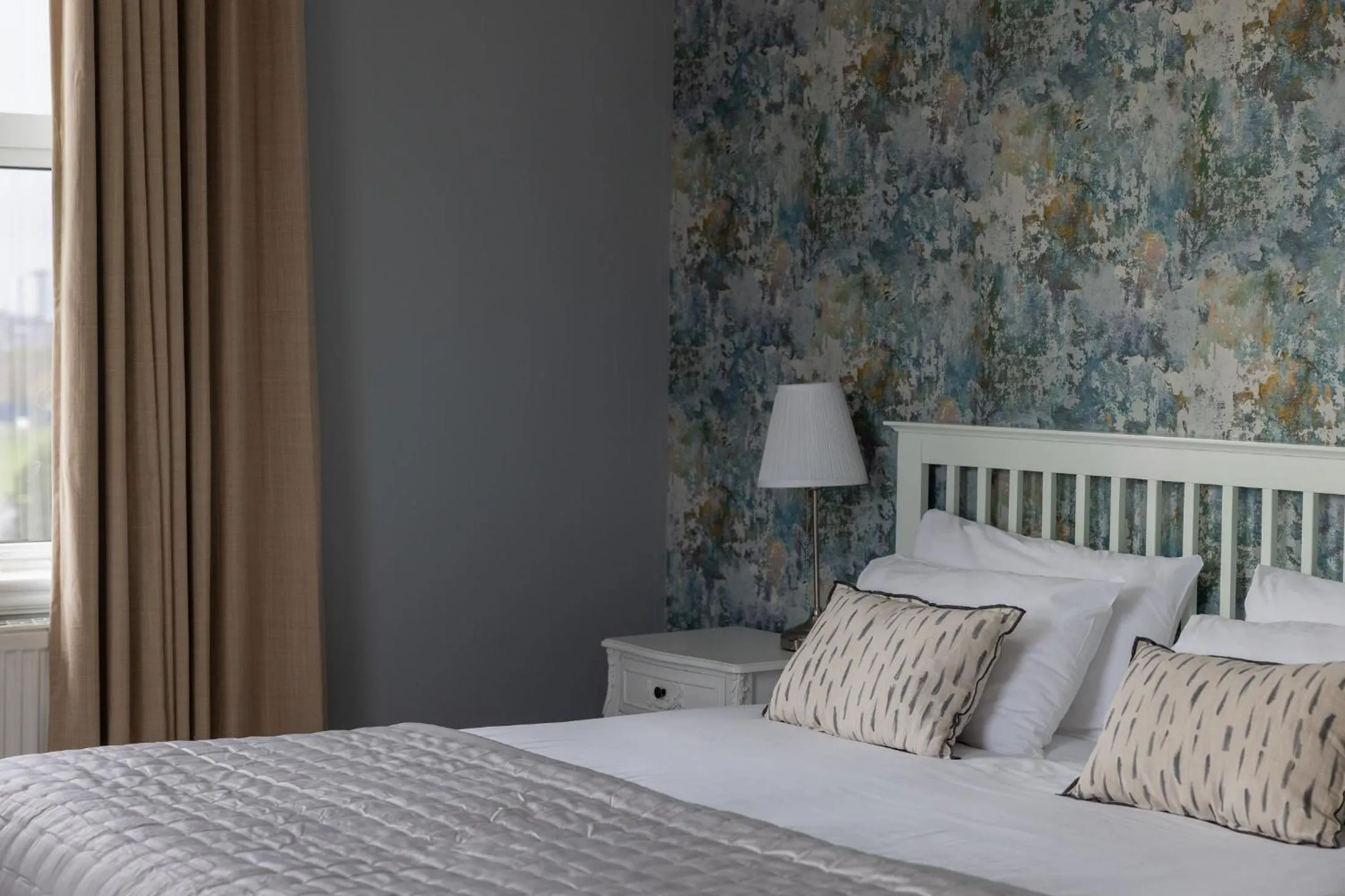 Bed in The Queens Hotel