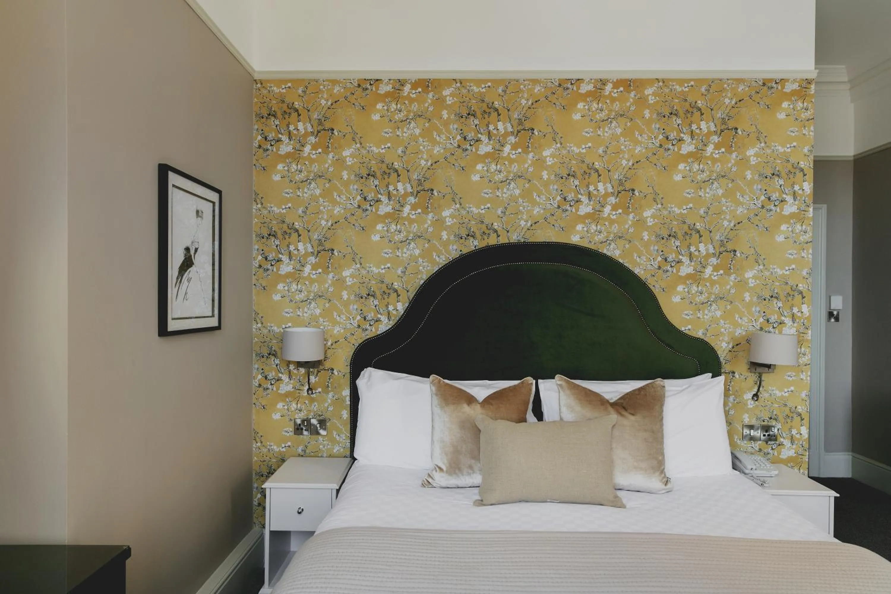 Bed in The Queens Hotel