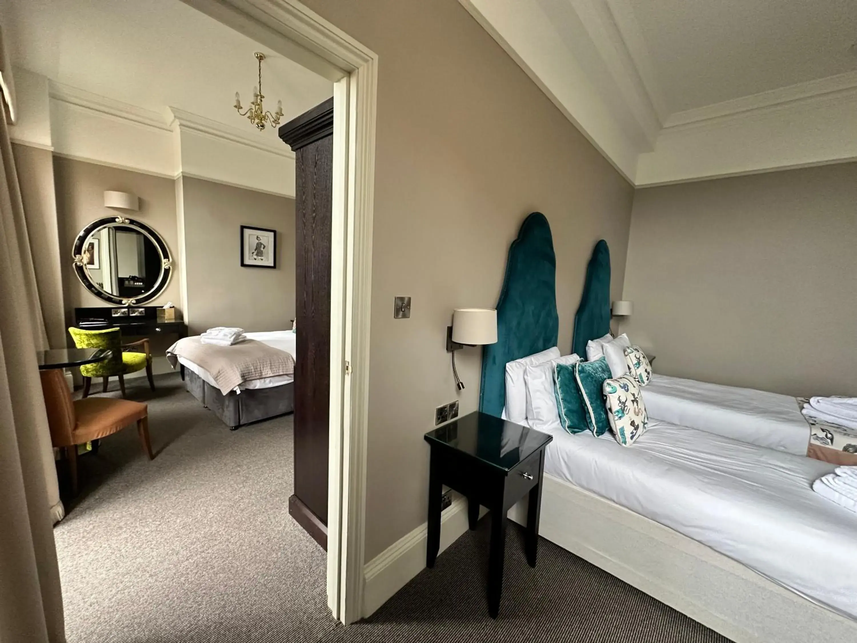 Photo of the whole room, Bed in The Queens Hotel Photo of the whole room, Bed in The Queens Hotel