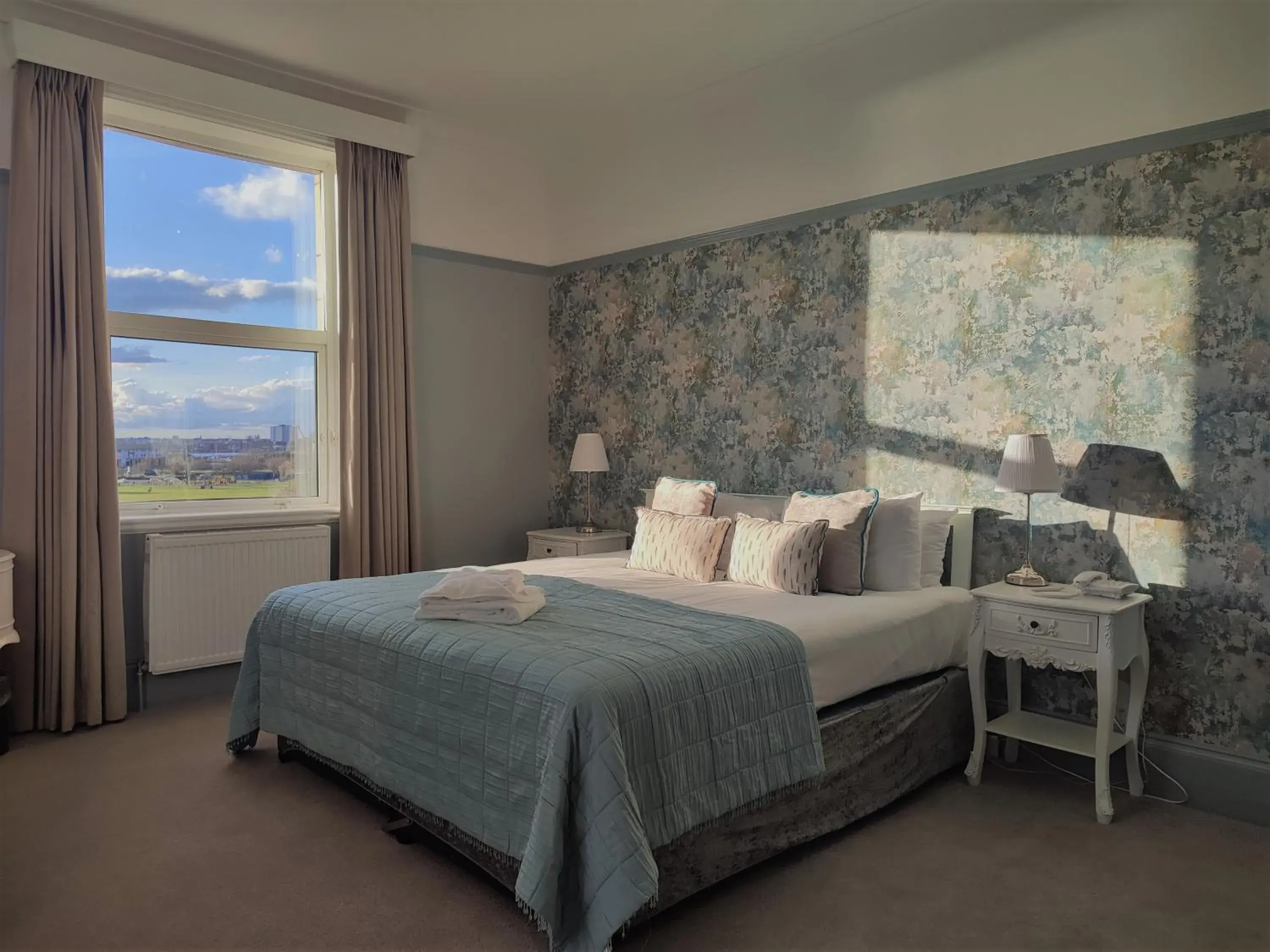 Double Room with Sea View in The Queens Hotel Double Room with Sea View in The Queens Hotel