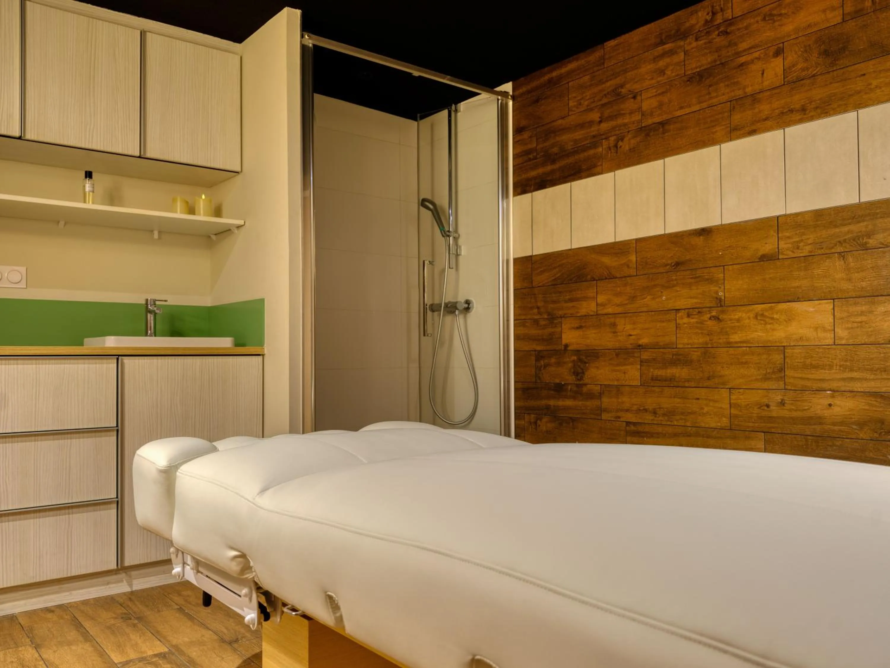 Massage in Logis Hôtel Domaine du Moulin Cavier - Restaurants & Spa