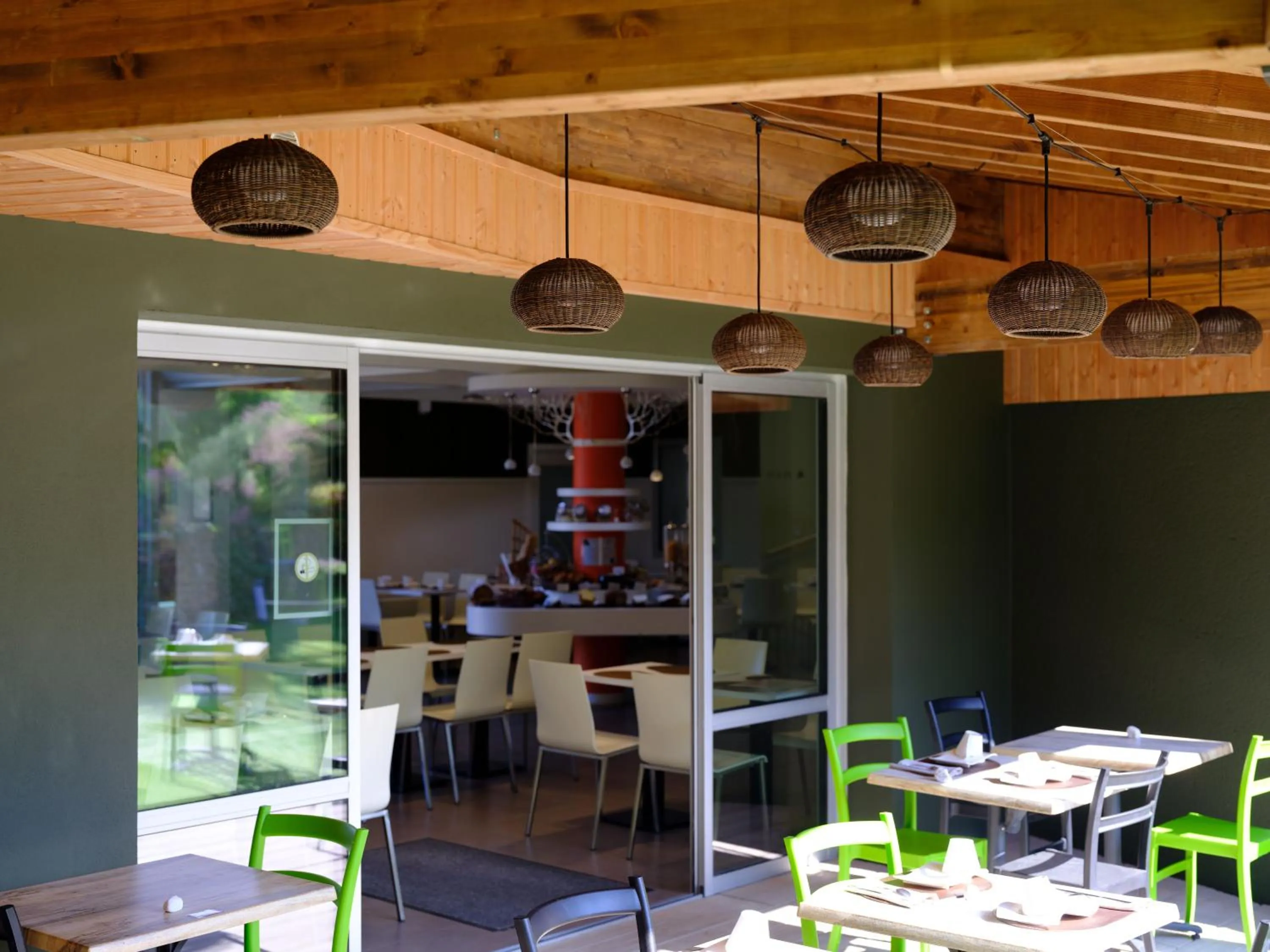 Dining area in Logis Hôtel Domaine du Moulin Cavier - Restaurants & Spa