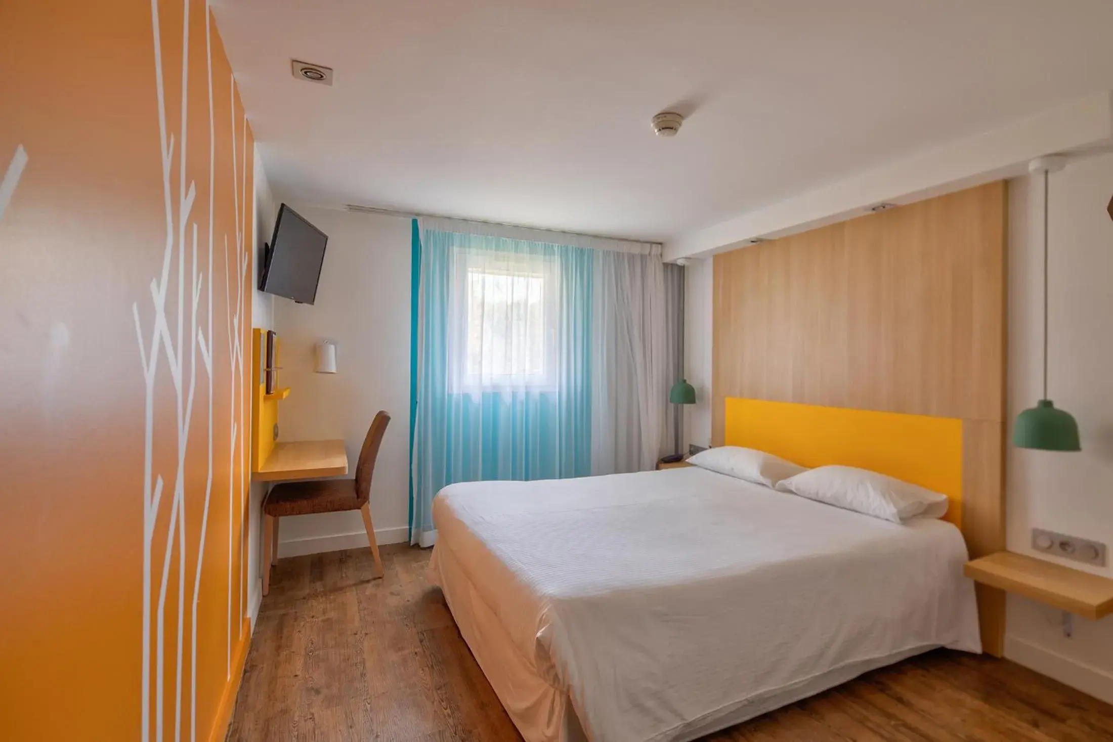 Bed in Logis Hôtel Domaine du Moulin Cavier - Restaurants & Spa Bed in Logis Hôtel Domaine du Moulin Cavier - Restaurants & Spa