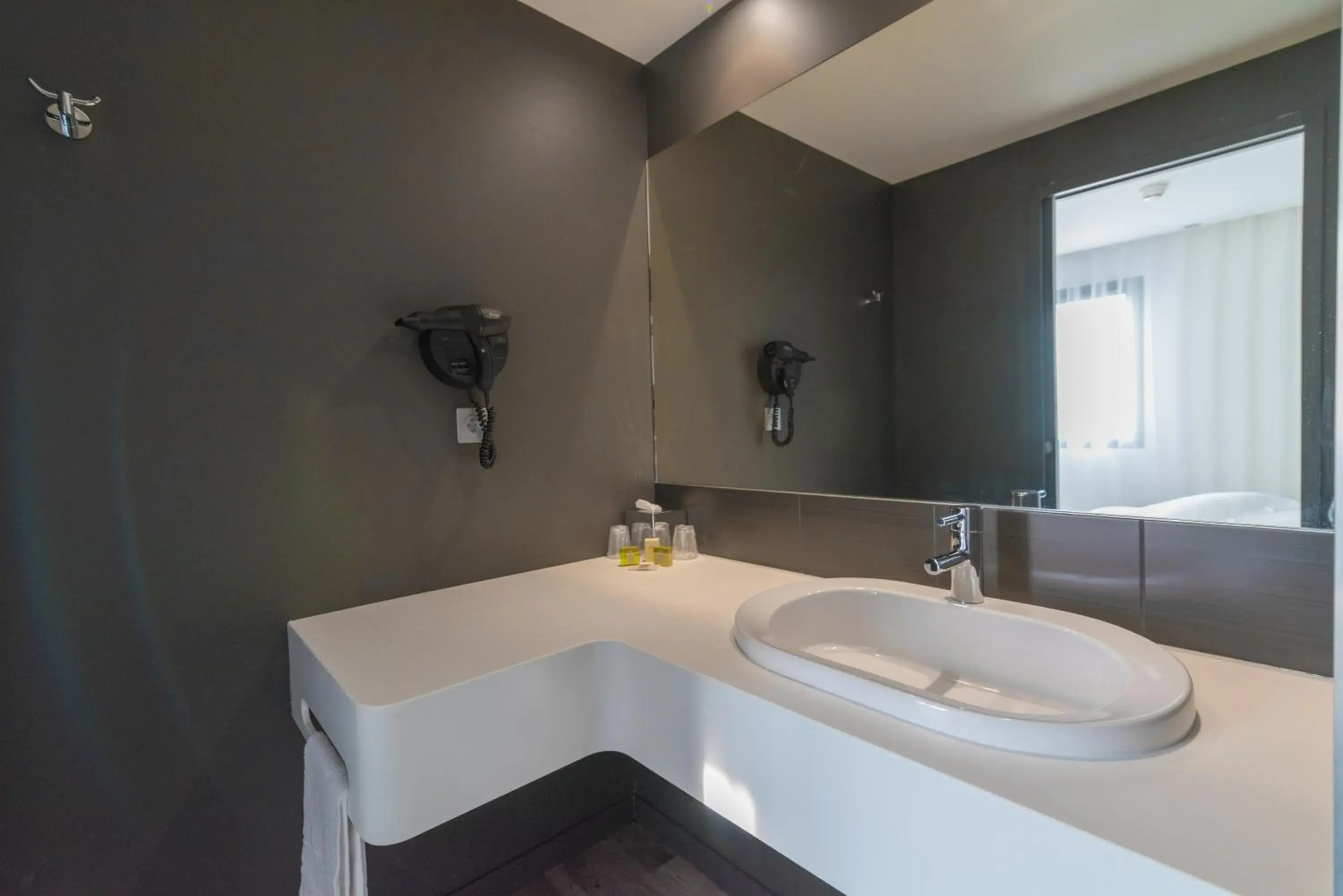 Bathroom in Logis Hôtel Domaine du Moulin Cavier - Restaurants & Spa Bathroom in Logis Hôtel Domaine du Moulin Cavier - Restaurants & Spa