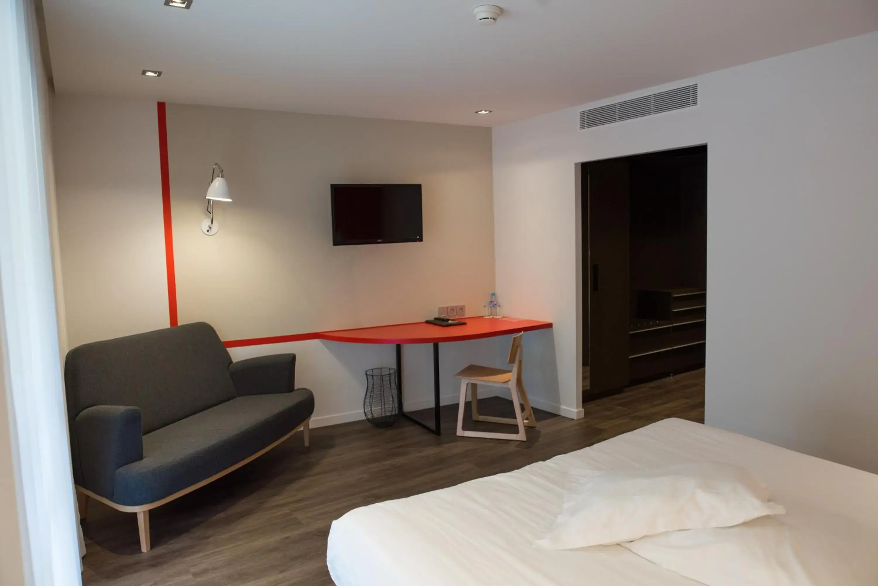 Seating area, Bed in Logis Hôtel Domaine du Moulin Cavier - Restaurants & Spa Seating area, Bed in Logis Hôtel Domaine du Moulin Cavier - Restaurants & Spa