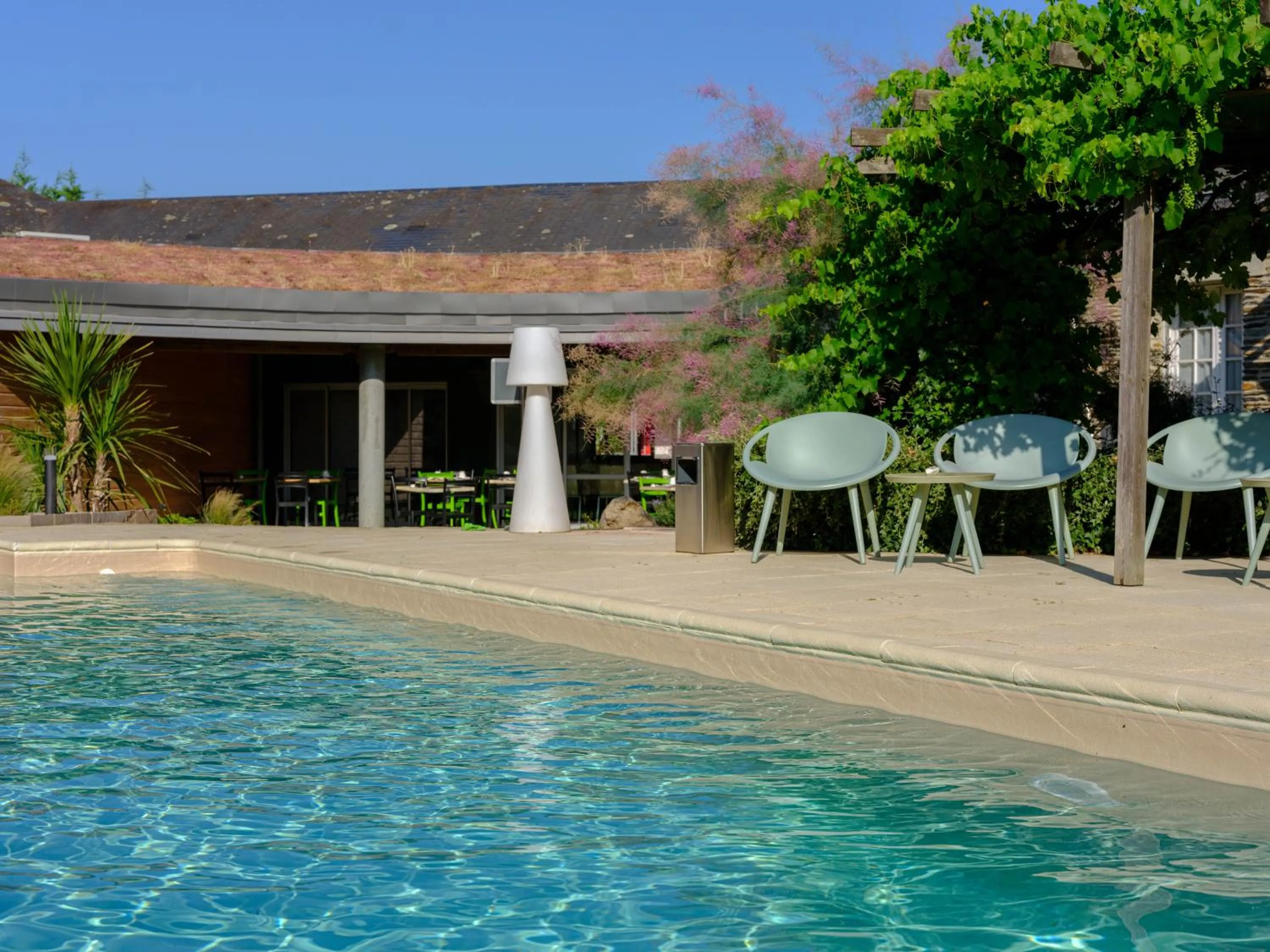 Patio in Logis Hôtel Domaine du Moulin Cavier - Restaurants & Spa