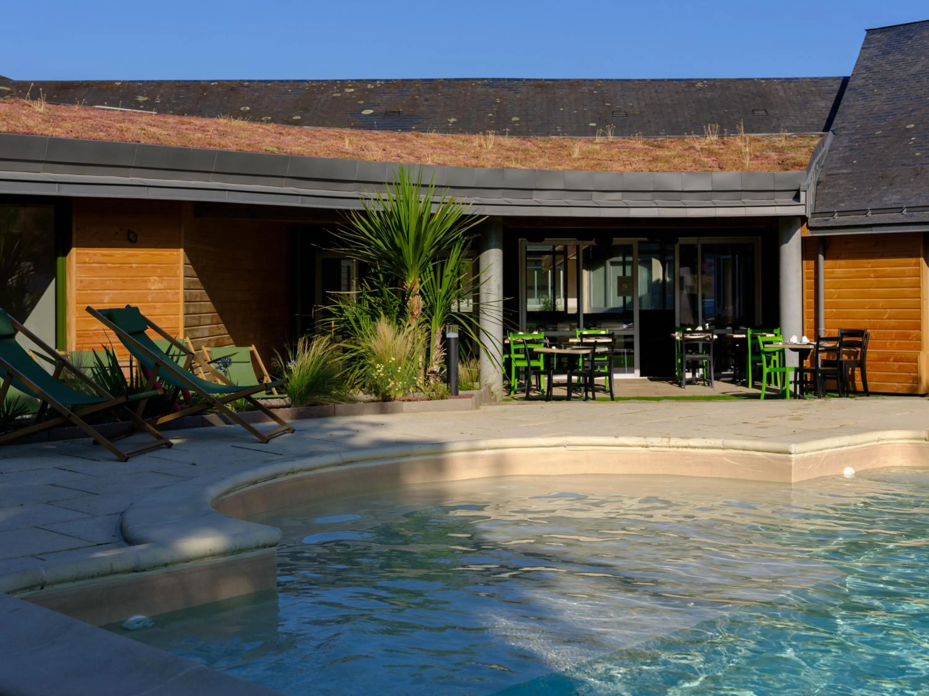 Patio in Logis Hôtel Domaine du Moulin Cavier - Restaurants & Spa