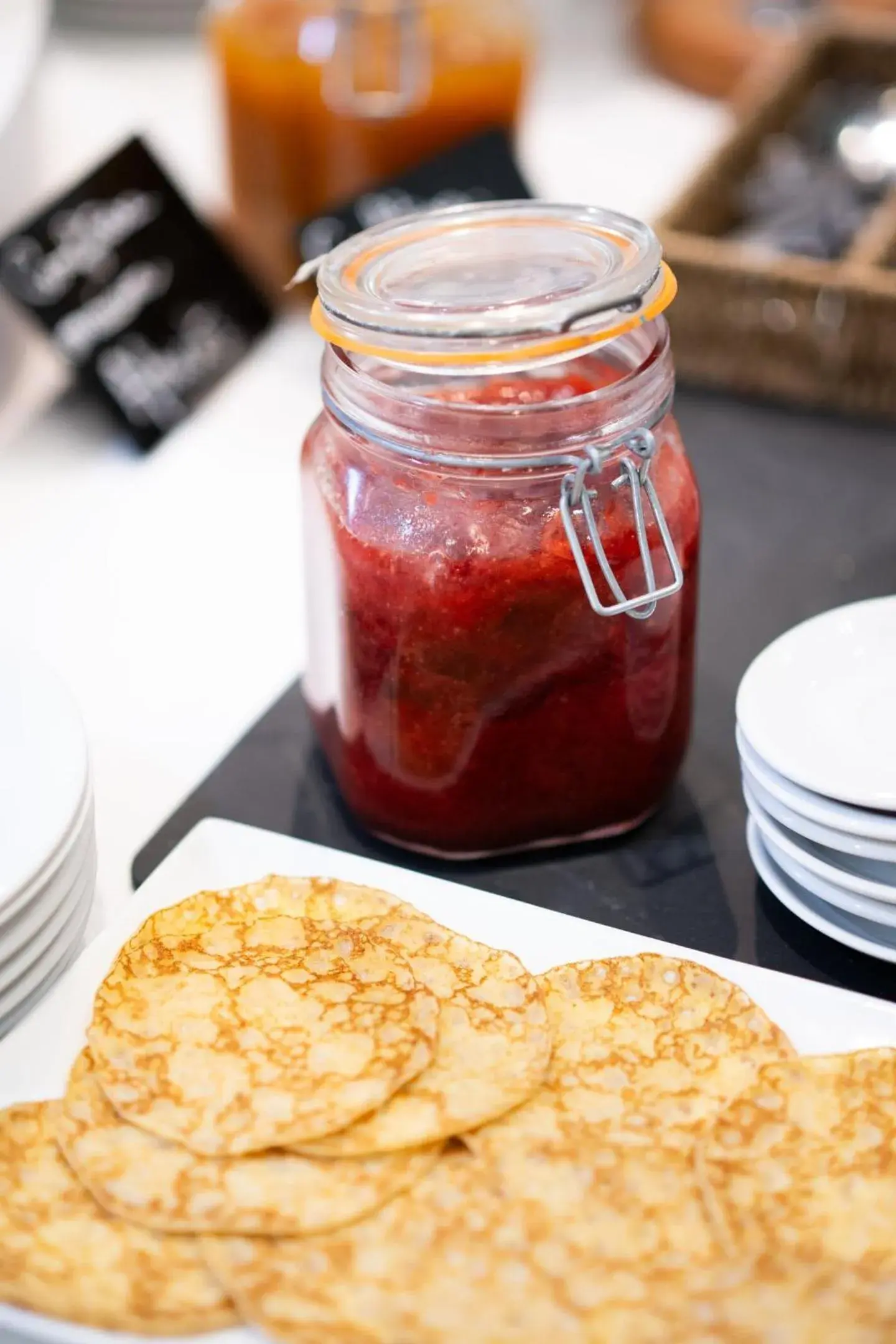 Food and drinks in Logis Hôtel Domaine du Moulin Cavier - Restaurants & Spa Food and drinks in Logis Hôtel Domaine du Moulin Cavier - Restaurants & Spa