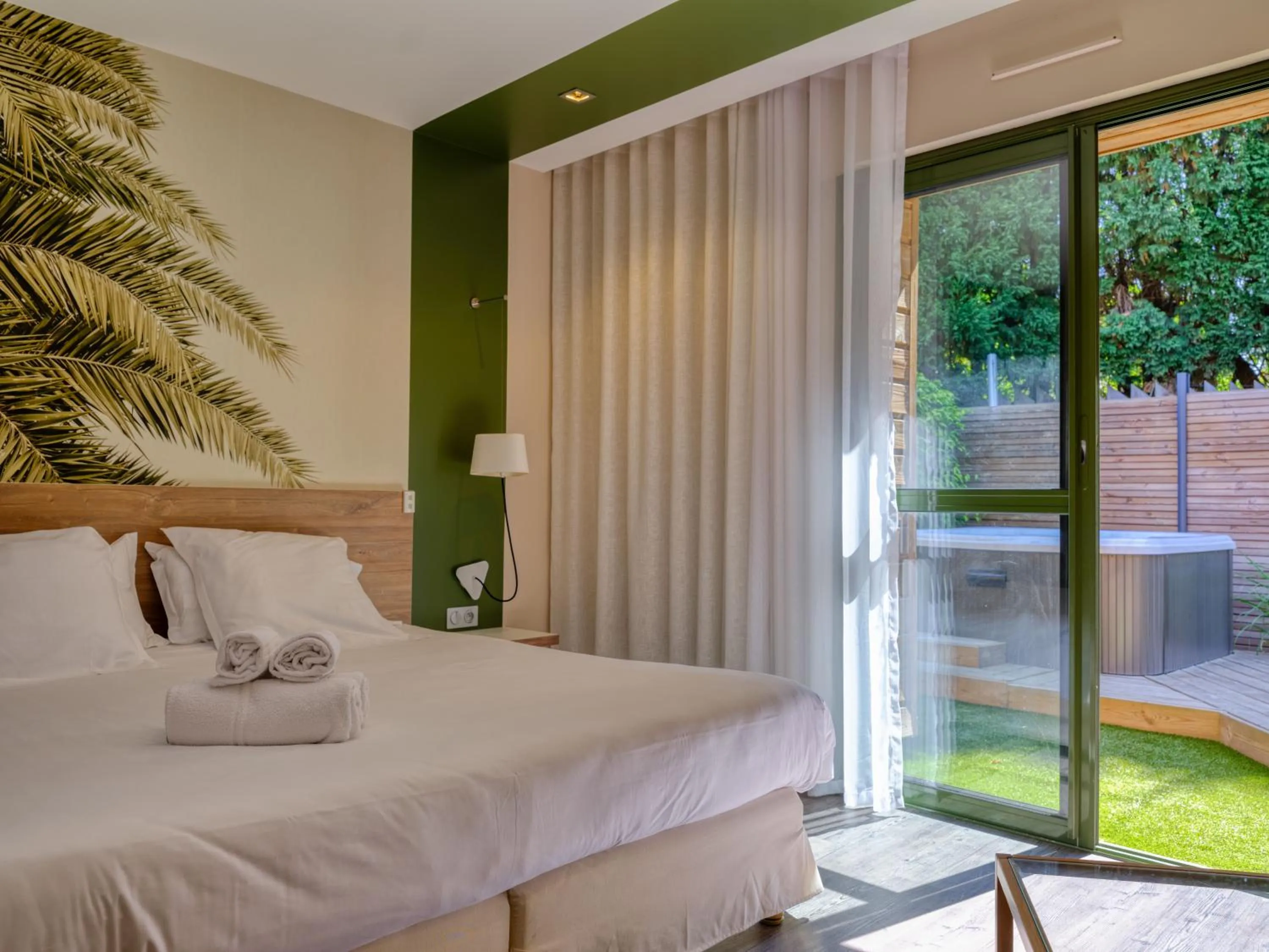 Bed in Logis Hôtel Domaine du Moulin Cavier - Restaurants & Spa